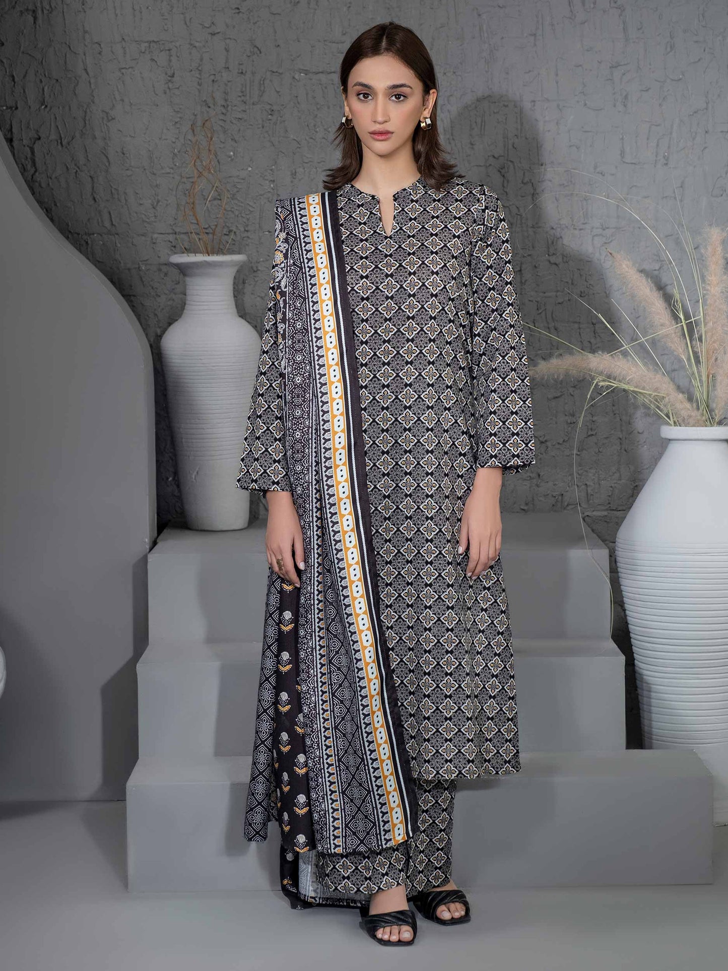 3 Piece Khaddar Suit-Printed (Unstitched)