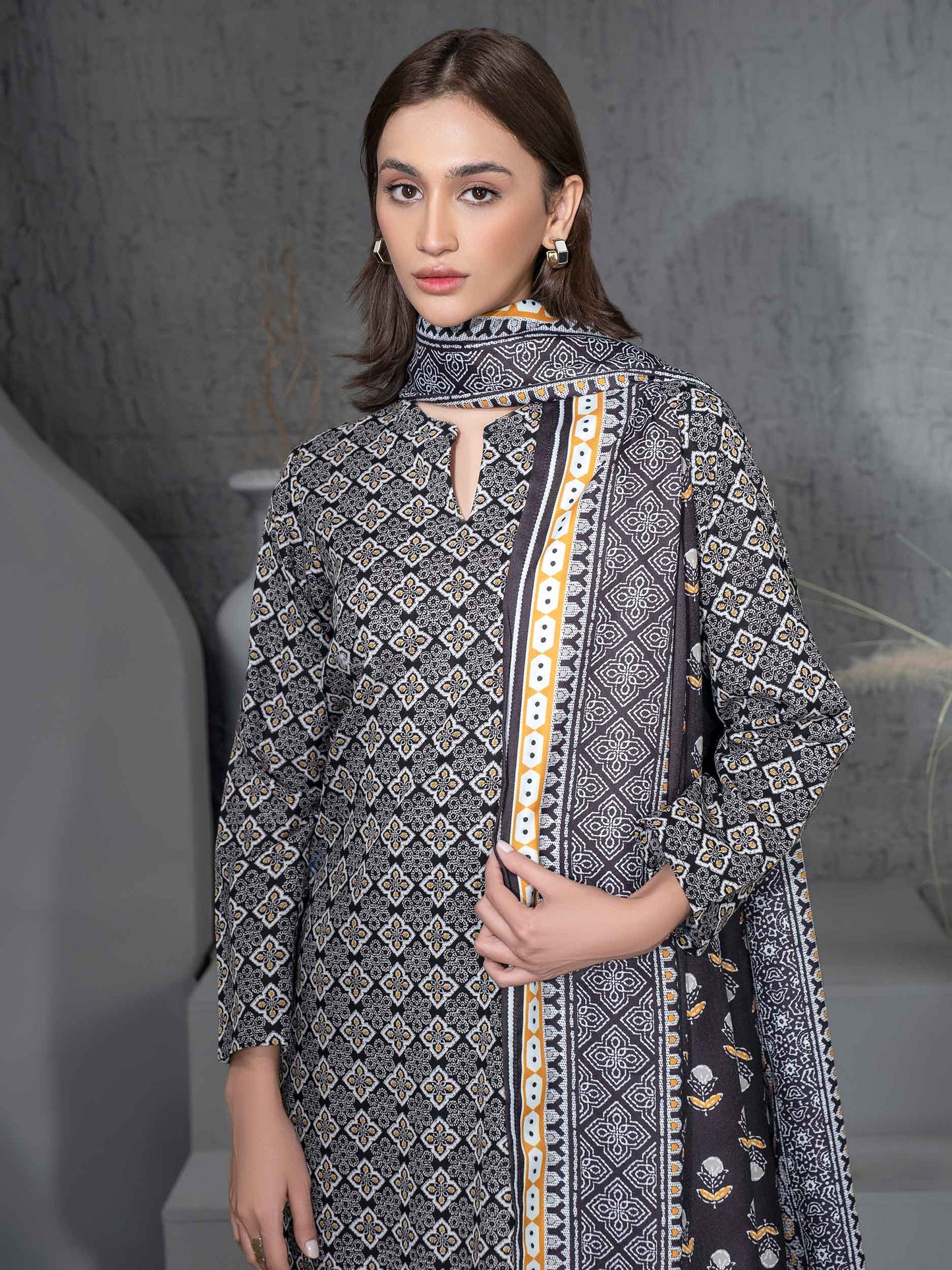 3 Piece Khaddar Suit-Printed (Unstitched)