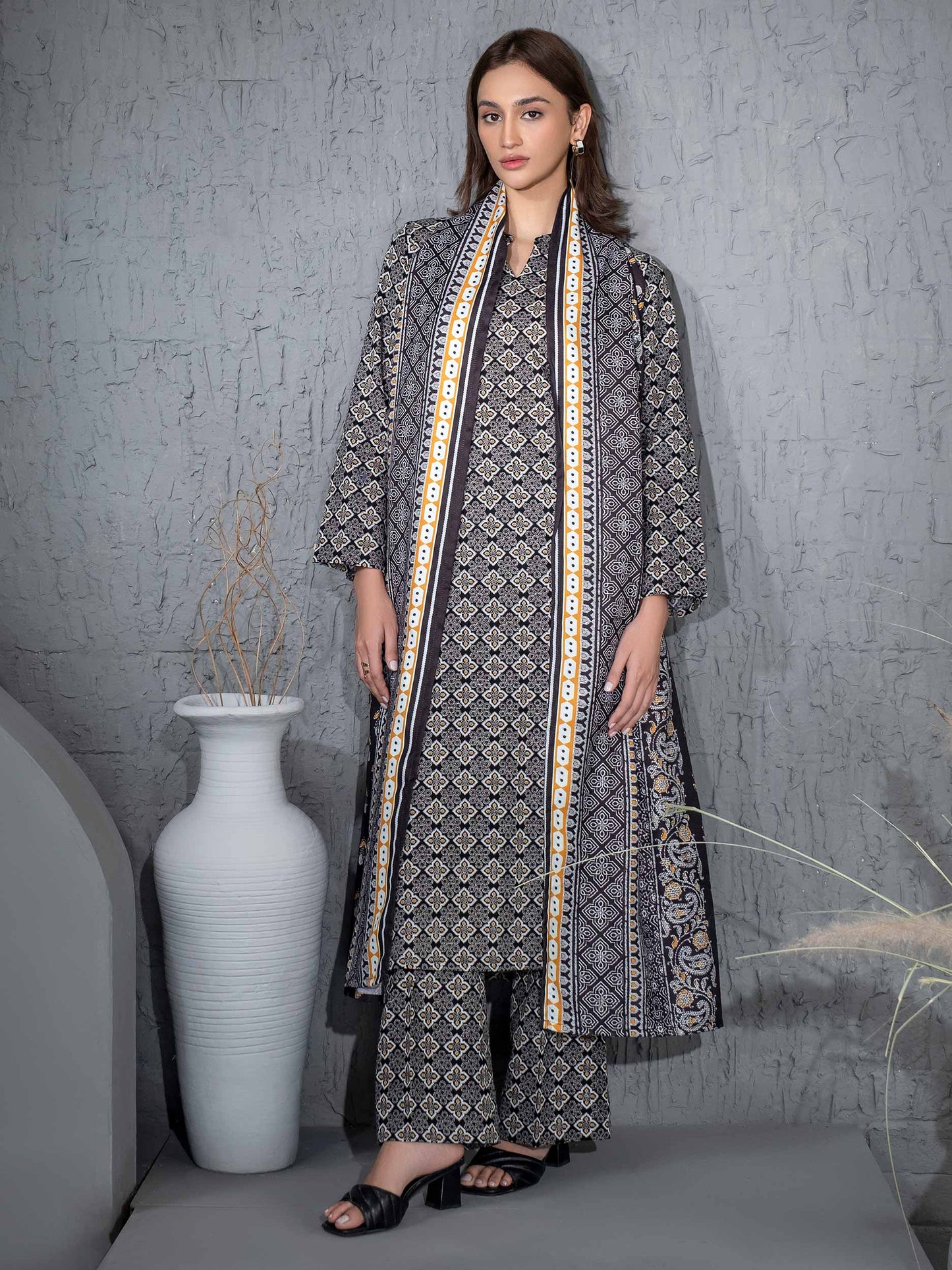 3 Piece Khaddar Suit-Printed (Unstitched)