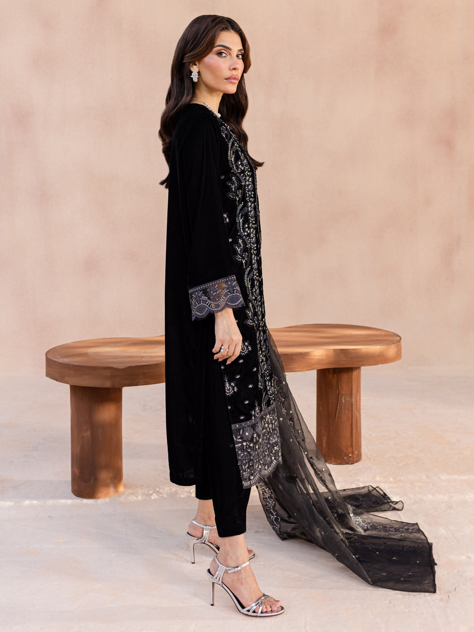 3 Piece Unstitched Heavy Embroidered Velvet Suit ( Four Sided Embroidered Organza Dupatta )