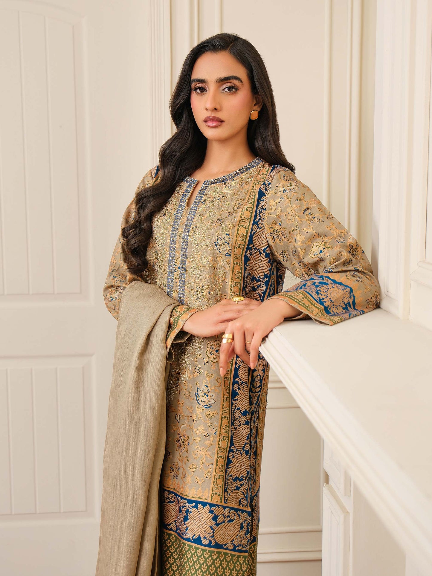 3 Piece Khaddar Suit-Embroidered (Unstitched)