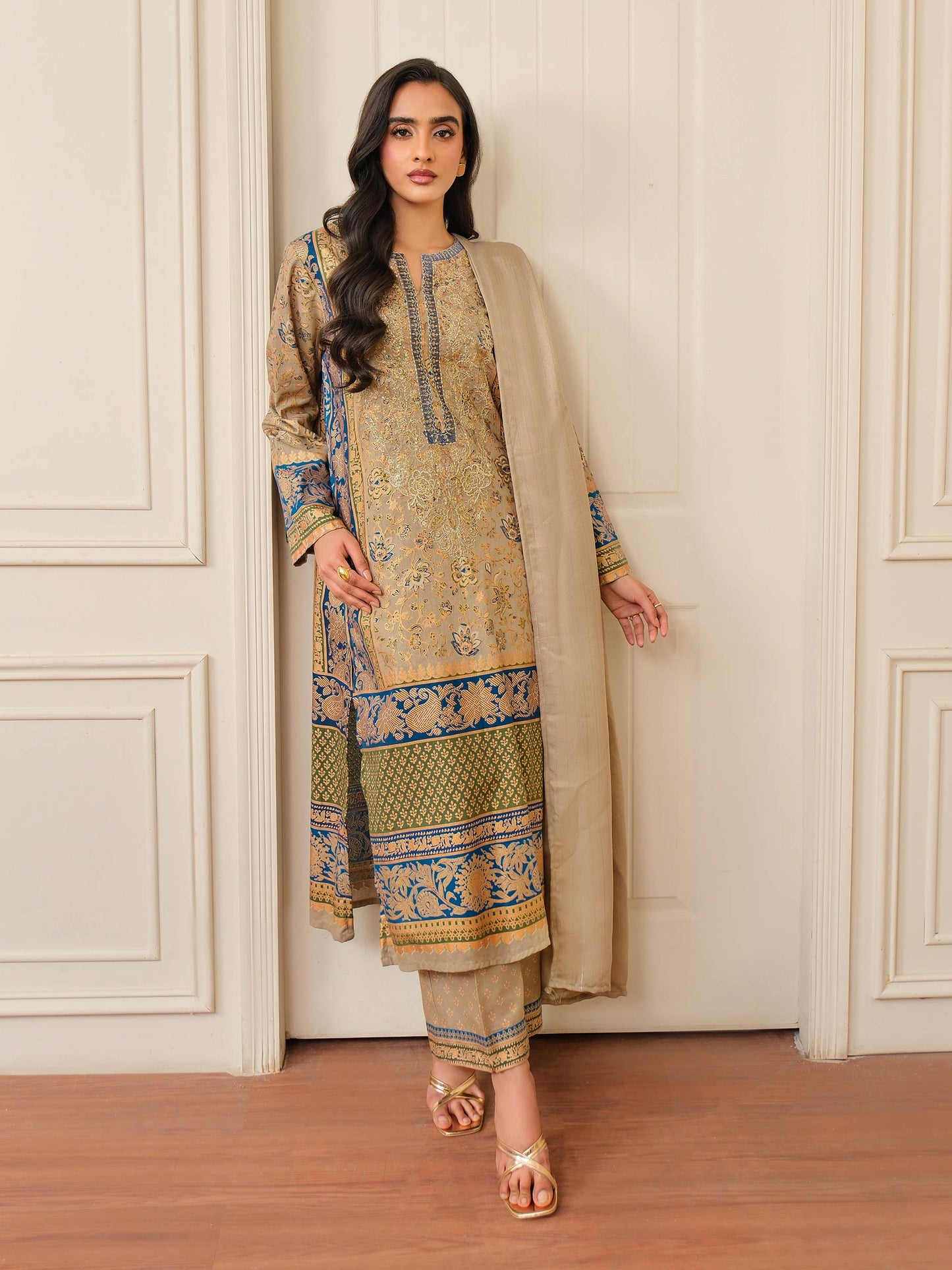 3 Piece Khaddar Suit-Embroidered (Unstitched)