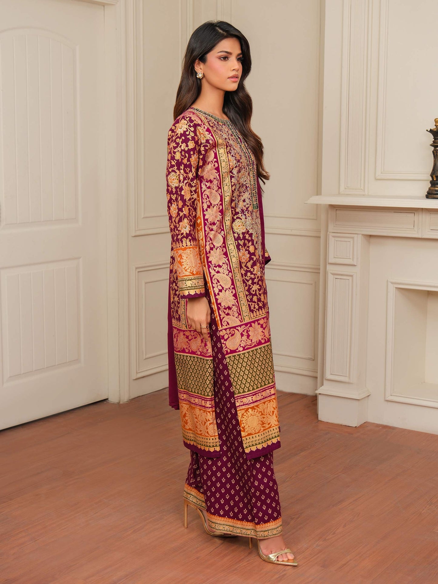 3 Piece Khaddar Suit-Embroidered (Unstitched)