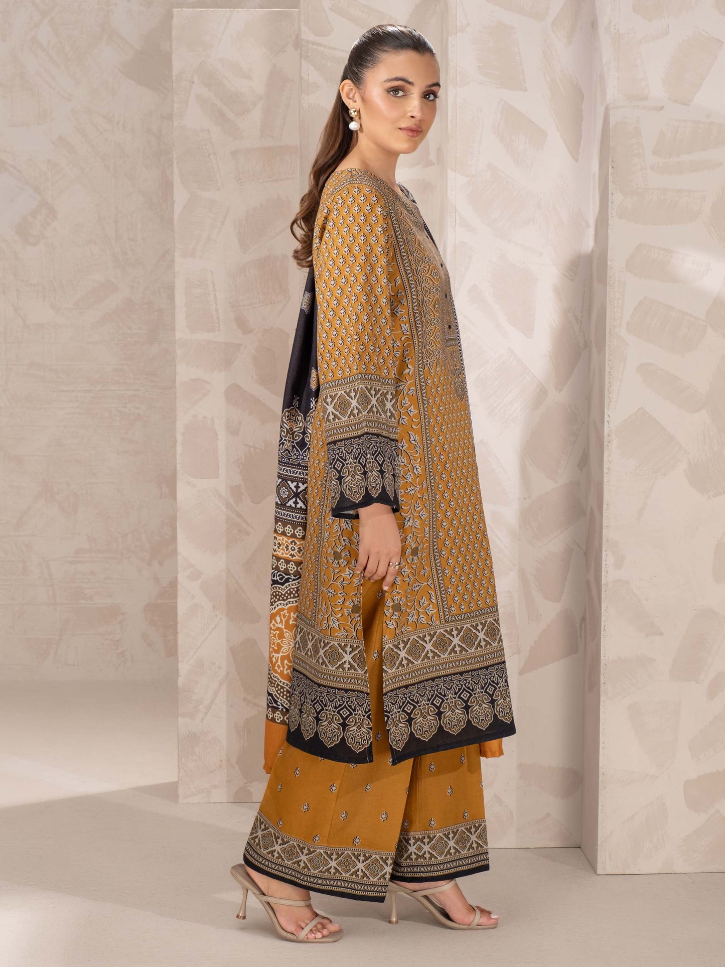 3 Piece Khaddar Suit-Printed (Unstitched)