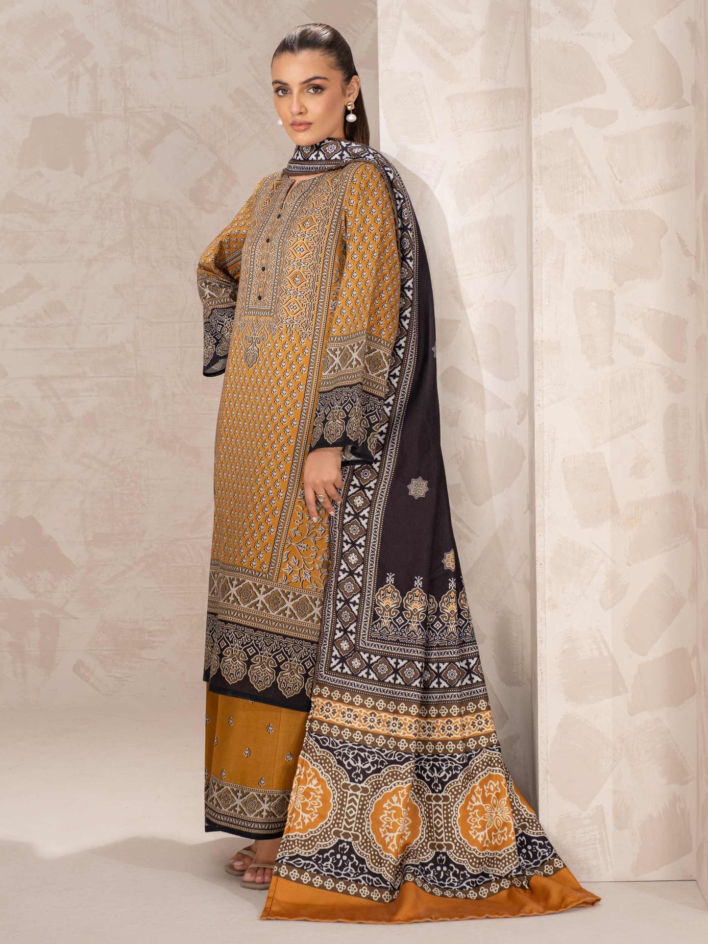 3 Piece Khaddar Suit-Printed (Unstitched)