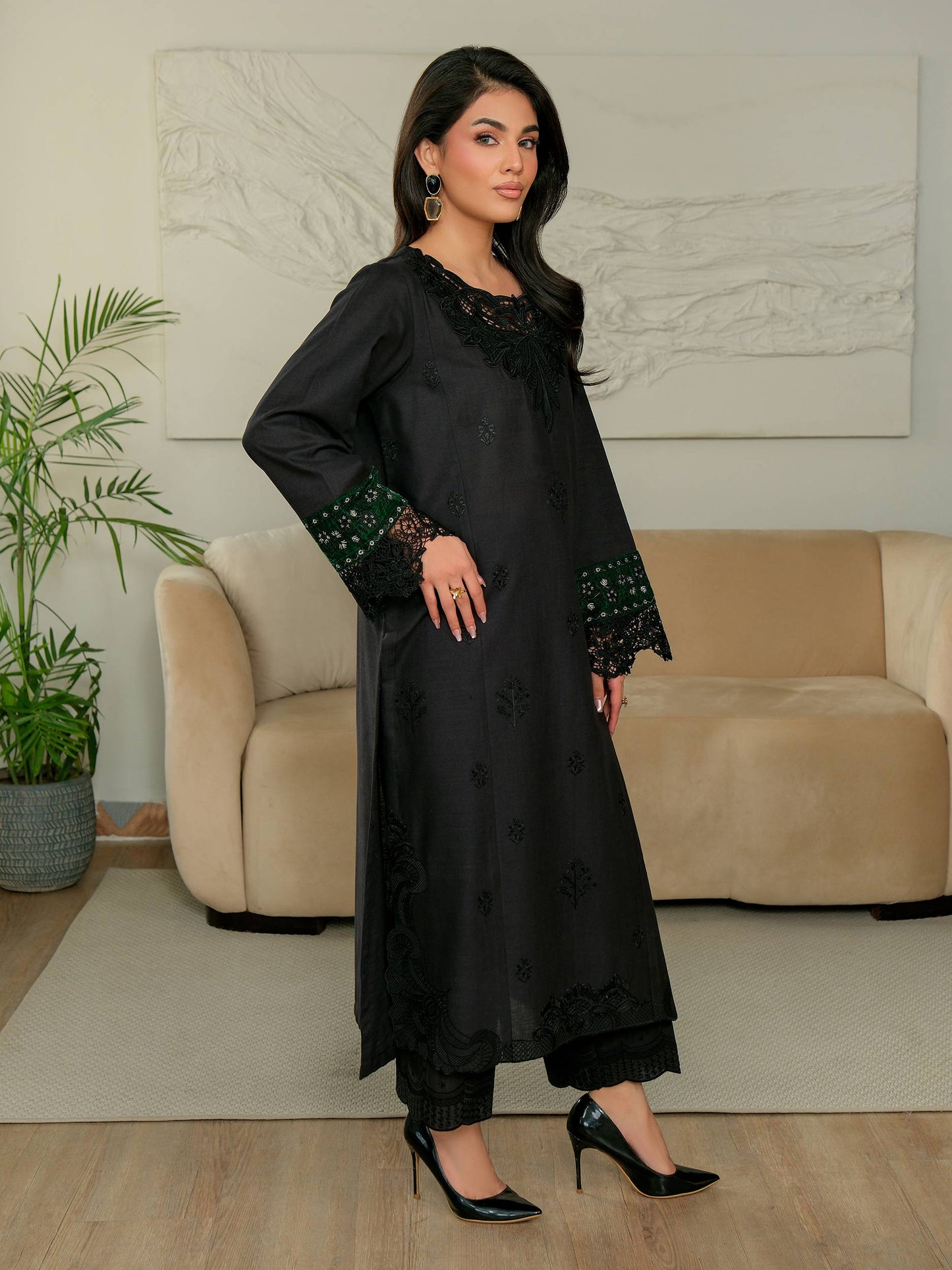2 Piece Khaddar Suit-Embroidered (Unstitched)