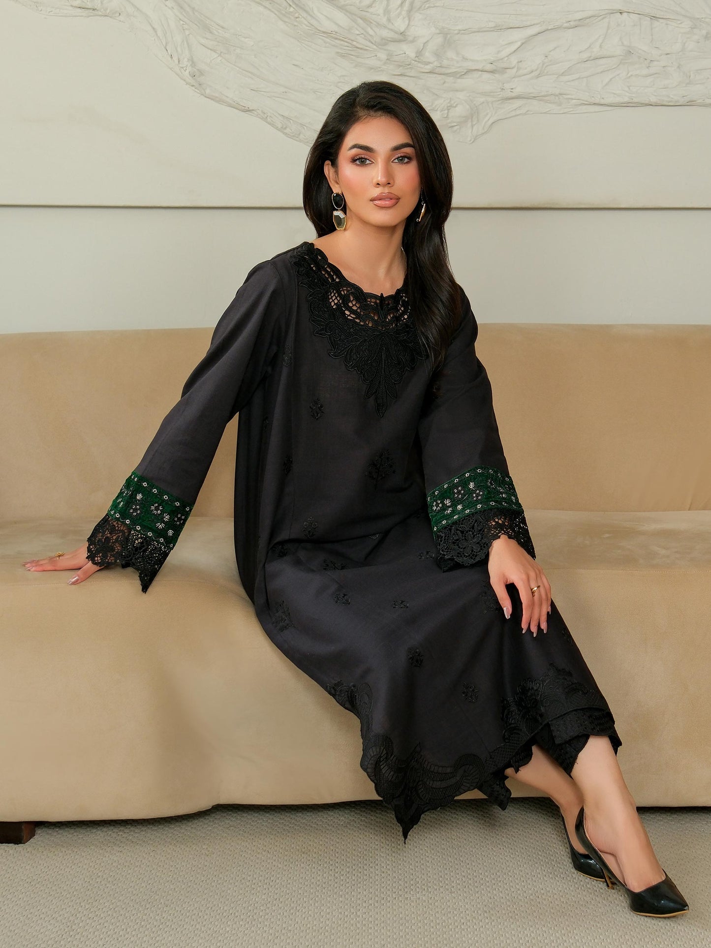 2 Piece Khaddar Suit-Embroidered (Unstitched)