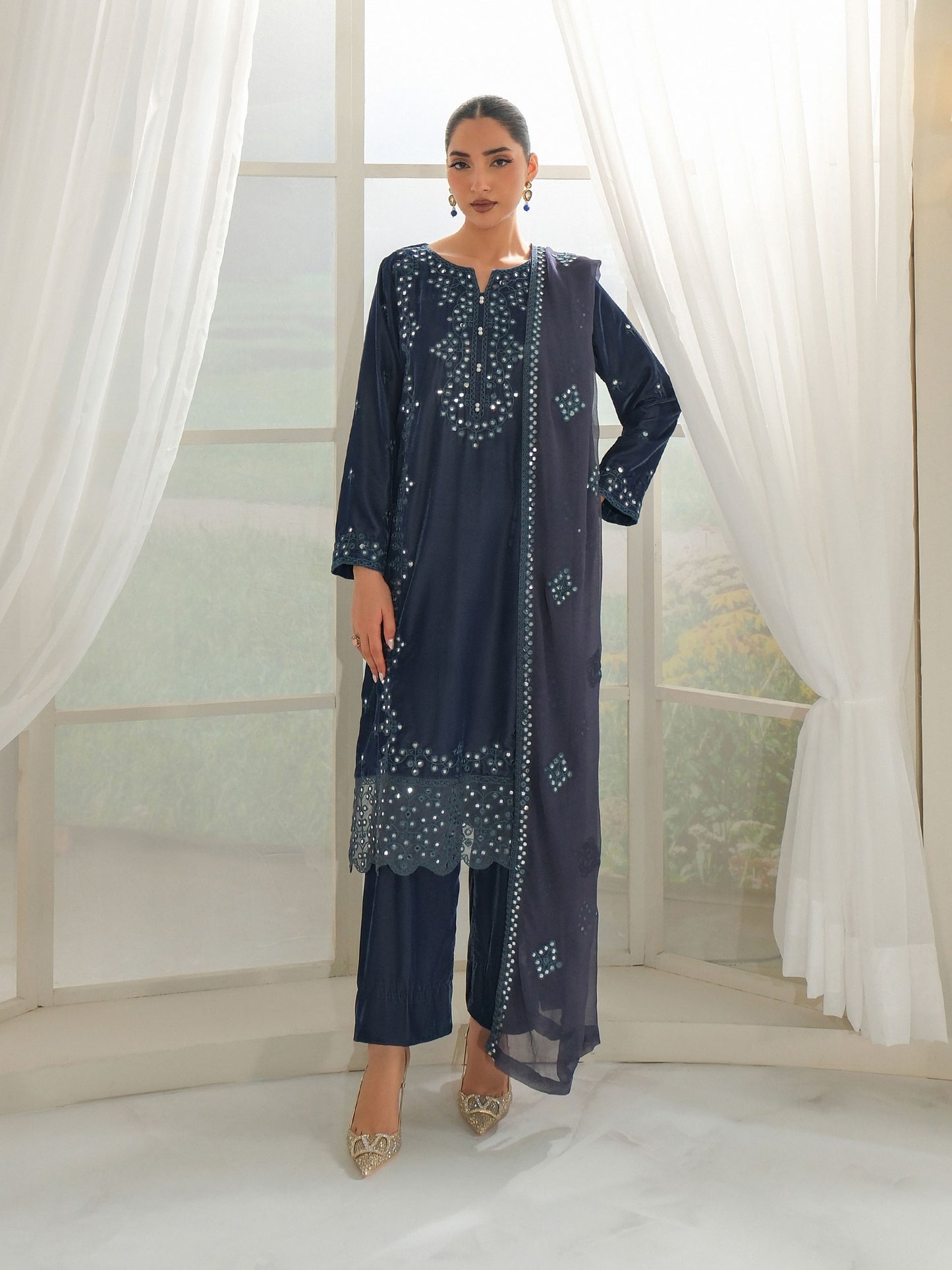 3 Piece Velvet Suit-Embroidered (Unstitched)