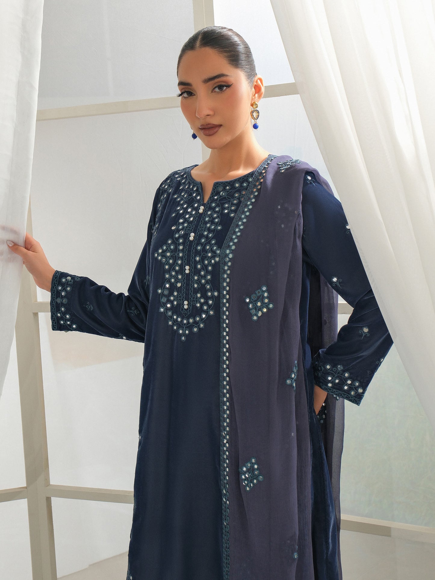 3 Piece Velvet Suit-Embroidered (Unstitched)