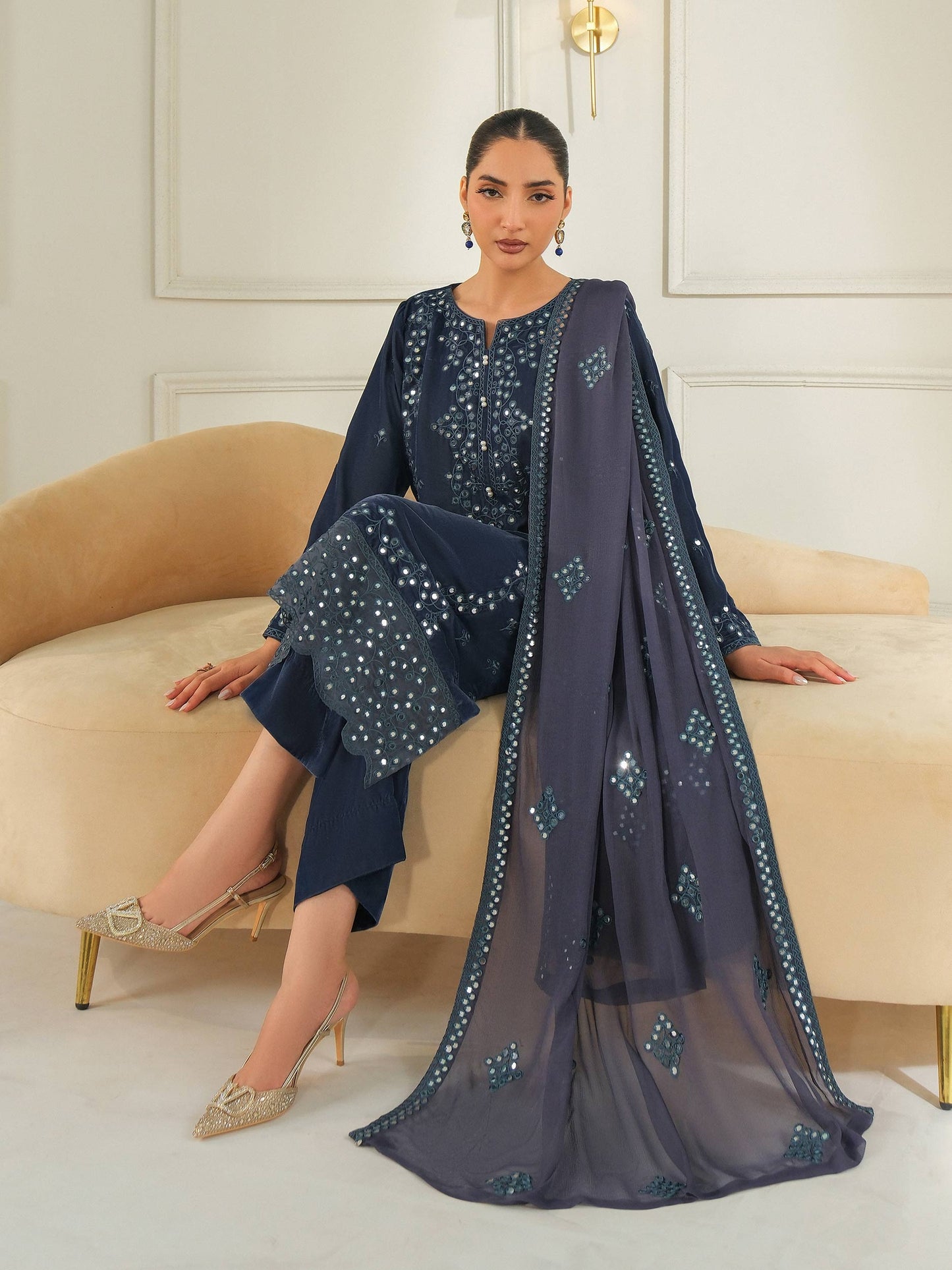 3 Piece Velvet Suit-Embroidered (Unstitched)