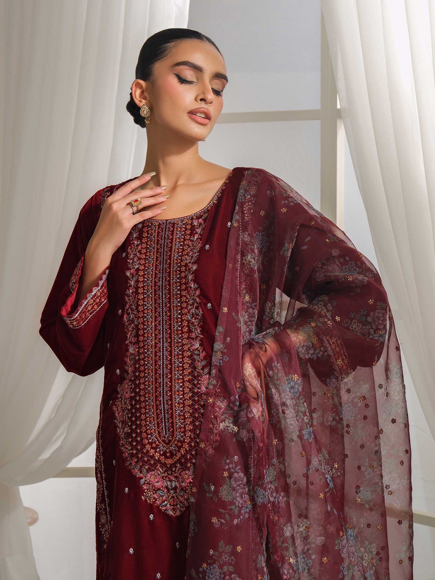 3 Piece Velvet Suit-Embroidered (Unstitched)