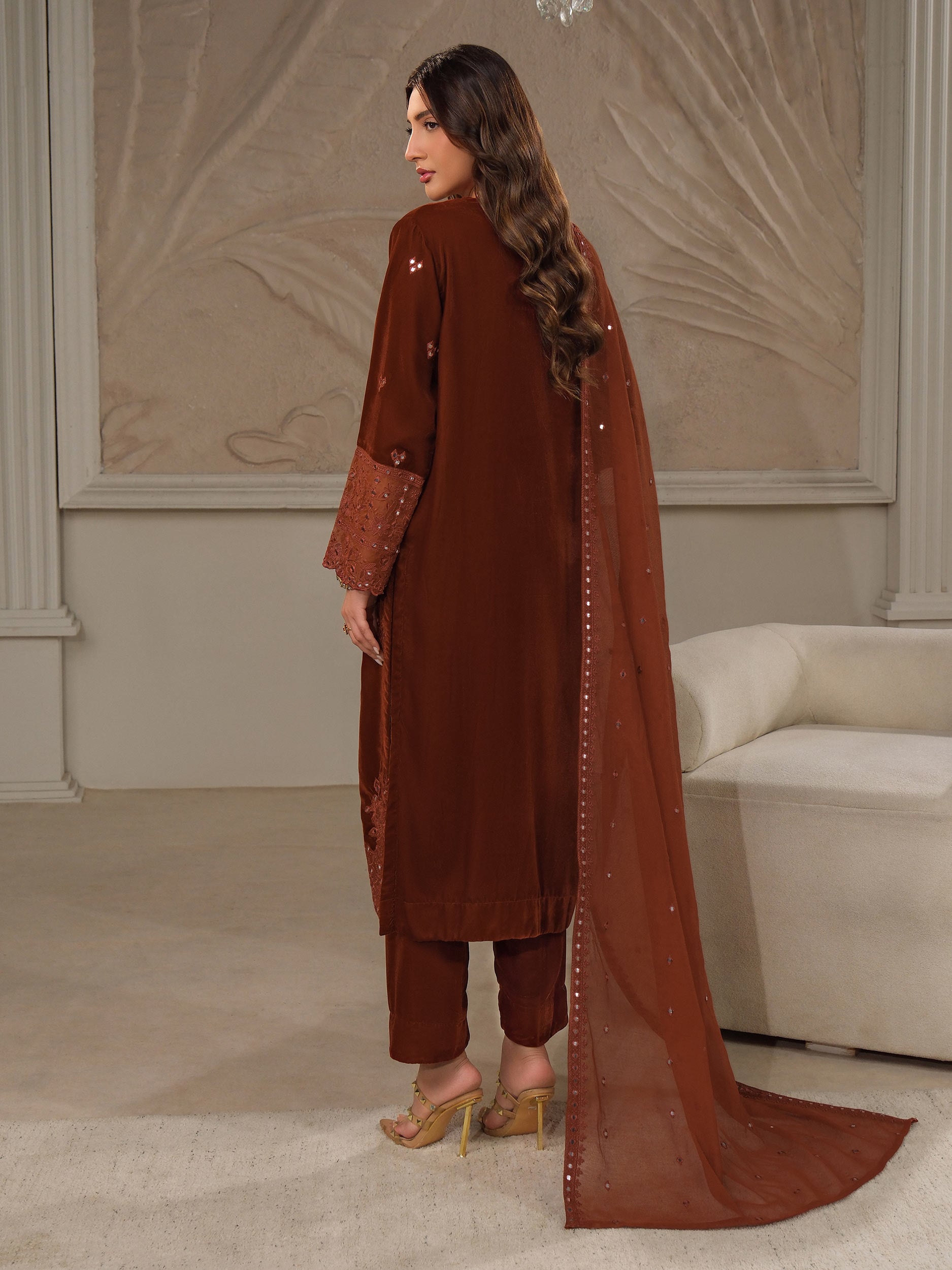 3 Piece Unstitched Heavy Embroidered Velvet Suit With Four Sided Embroidered Organza Dupatta main image 1