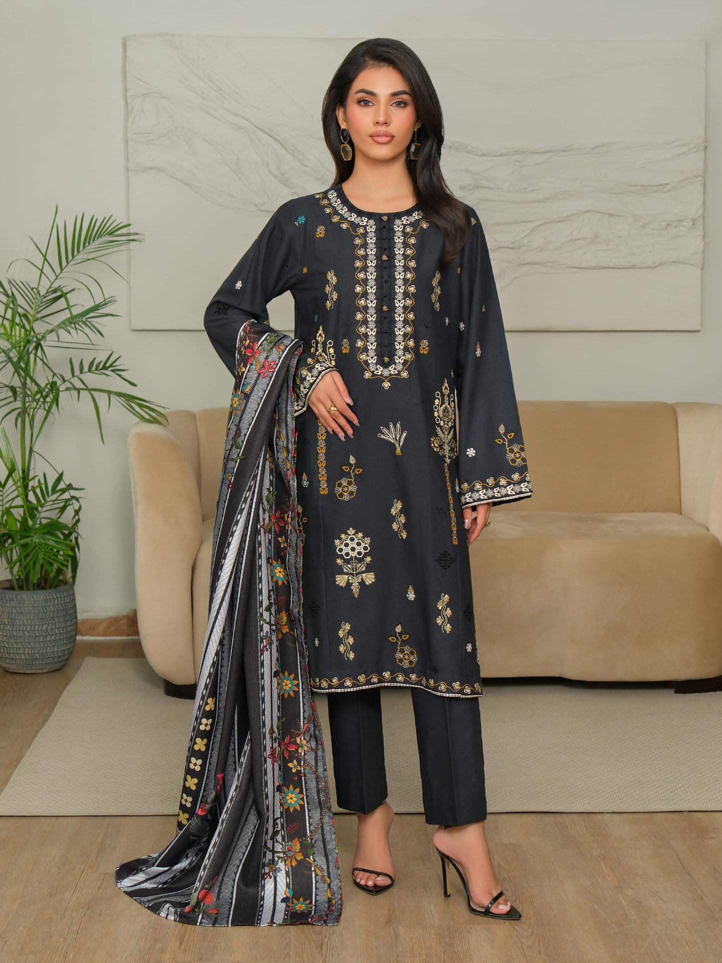3 Piece Khaddar Suit-Embroidered (Unstitched)
