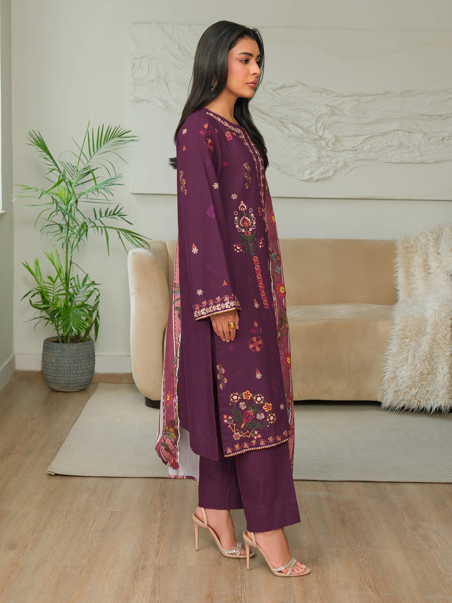 3 Piece Khaddar Suit-Embroidered (Unstitched)