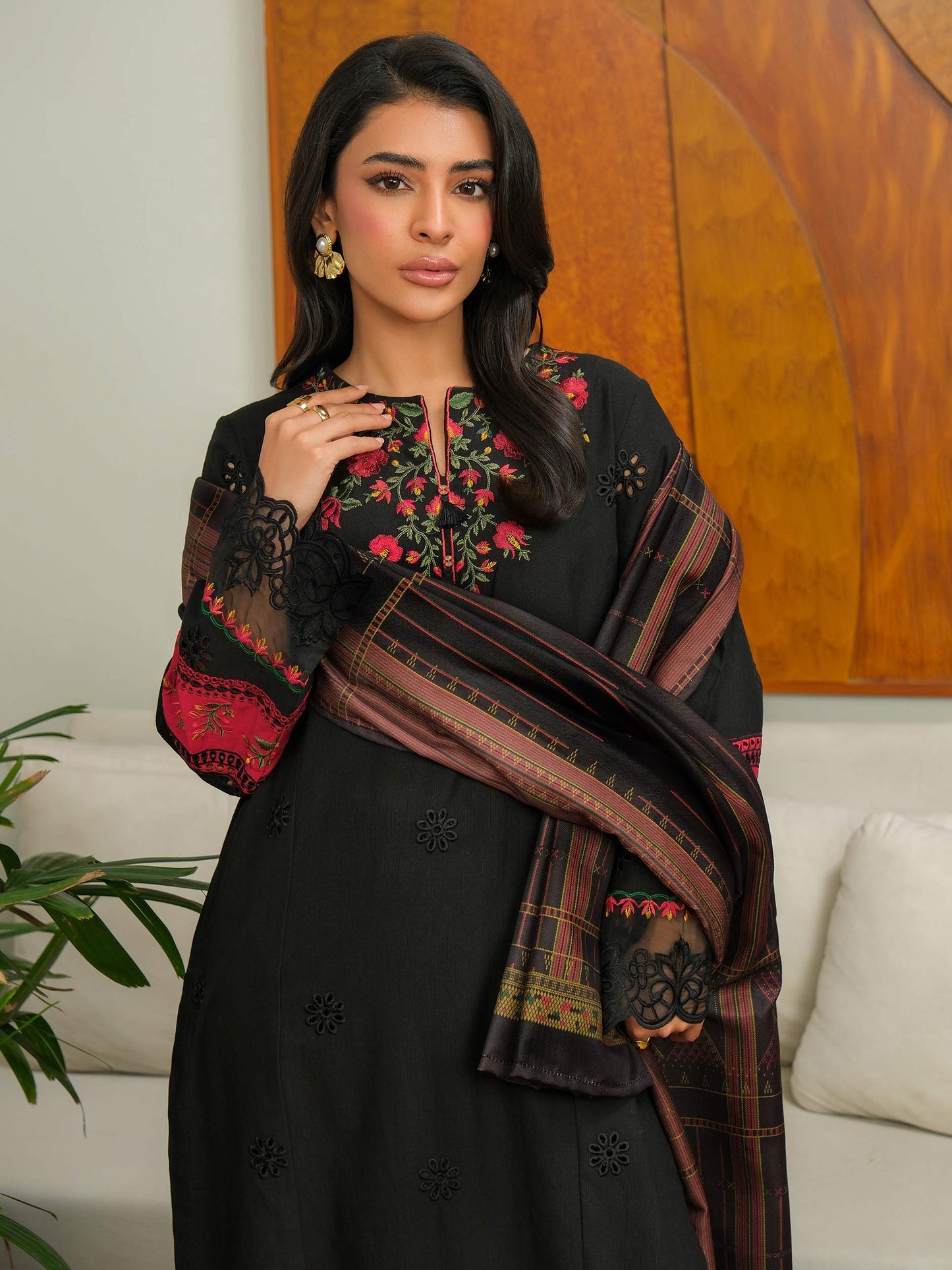 3 Piece Khaddar Suit-Embroidered (Unstitched)