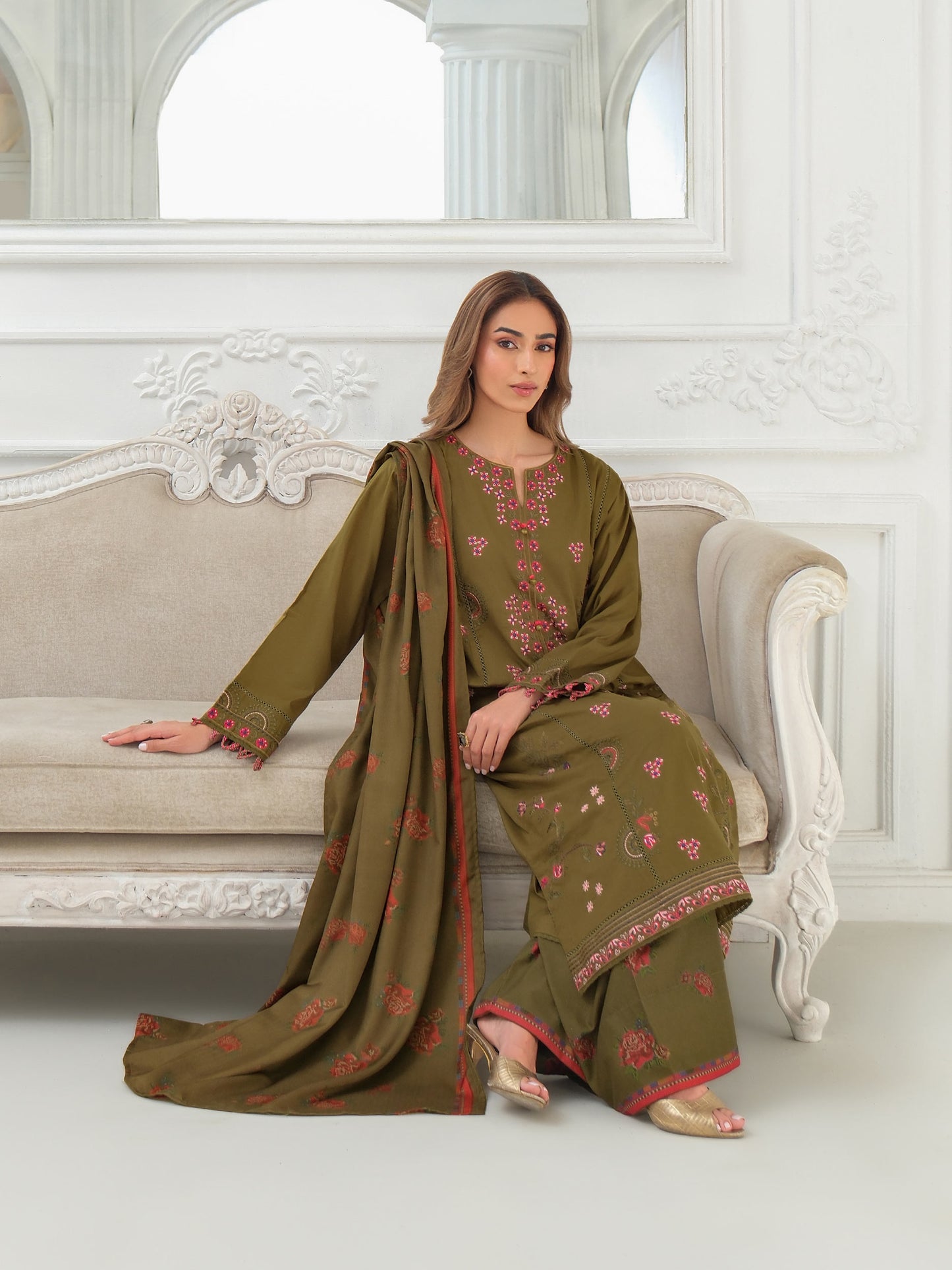 3 Piece Khaddar Suit-Embroidered (Unstitched)