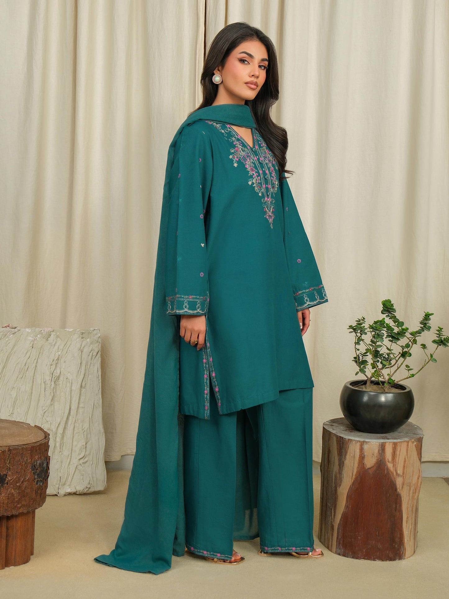 3 Piece Khaddar Suit-Embroidered (Unstitched)