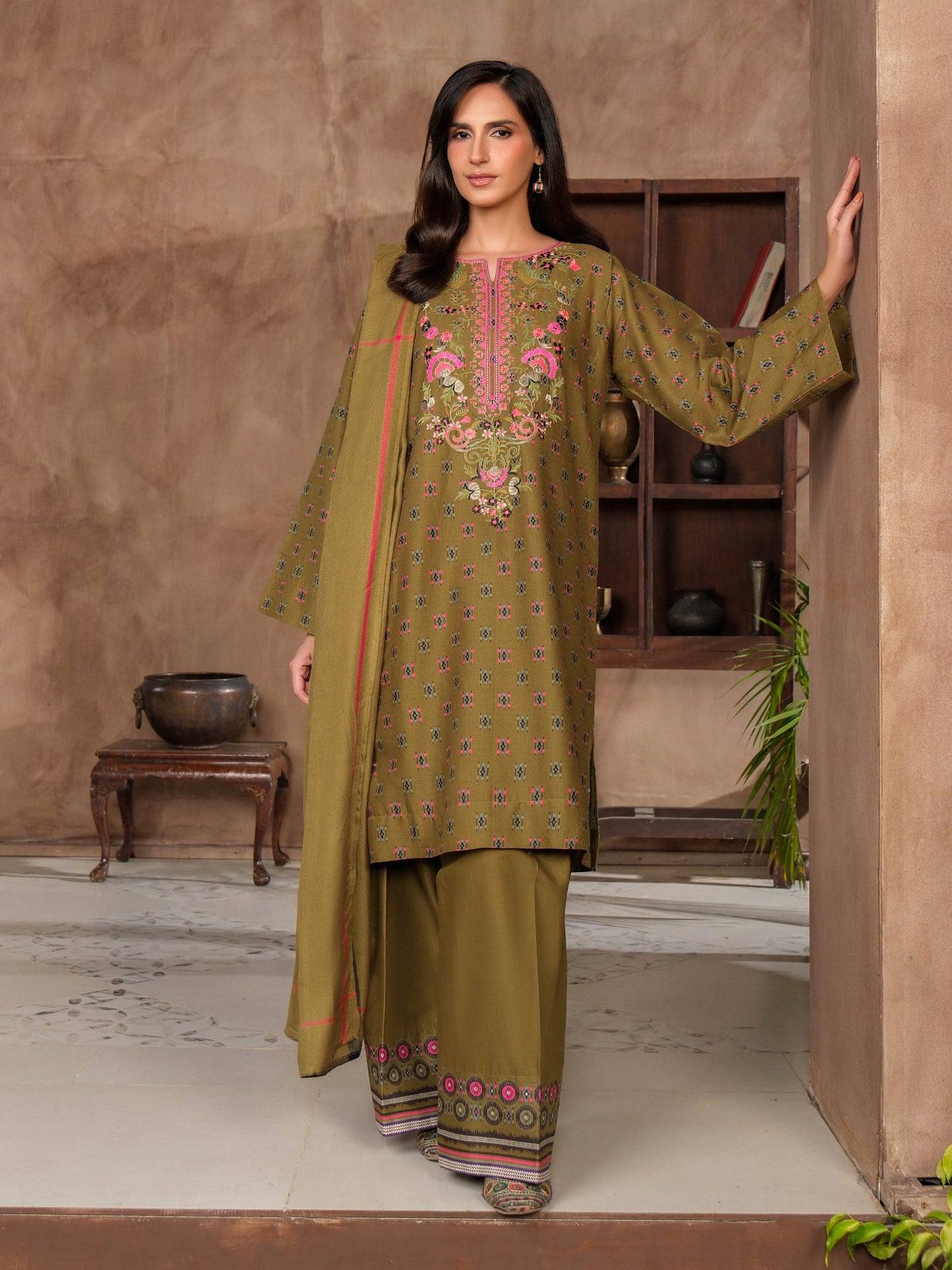 3 Piece Khaddar Suit-Embroidered (Unstitched)