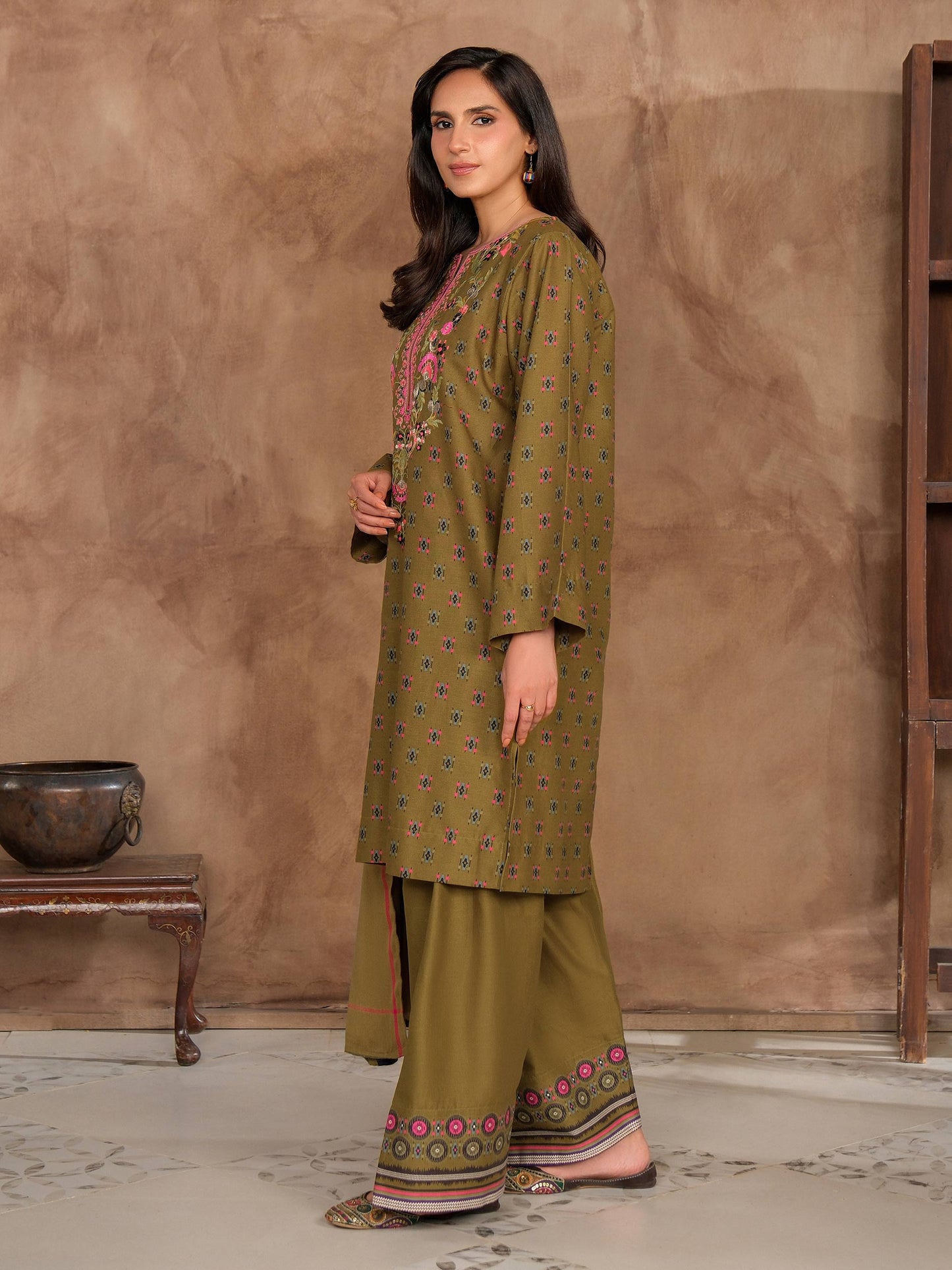 3 Piece Khaddar Suit-Embroidered (Unstitched)
