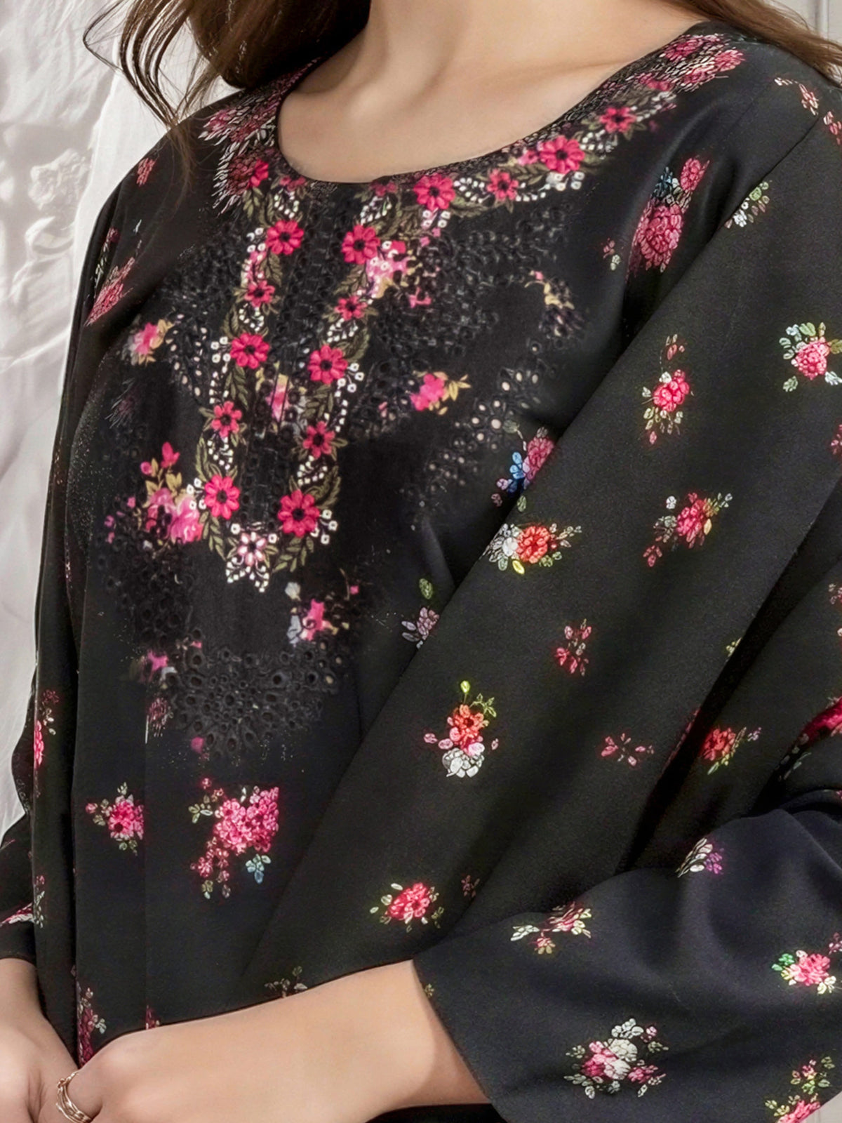 3 Piece Khaddar Suit-Embroidered (Unstitched)