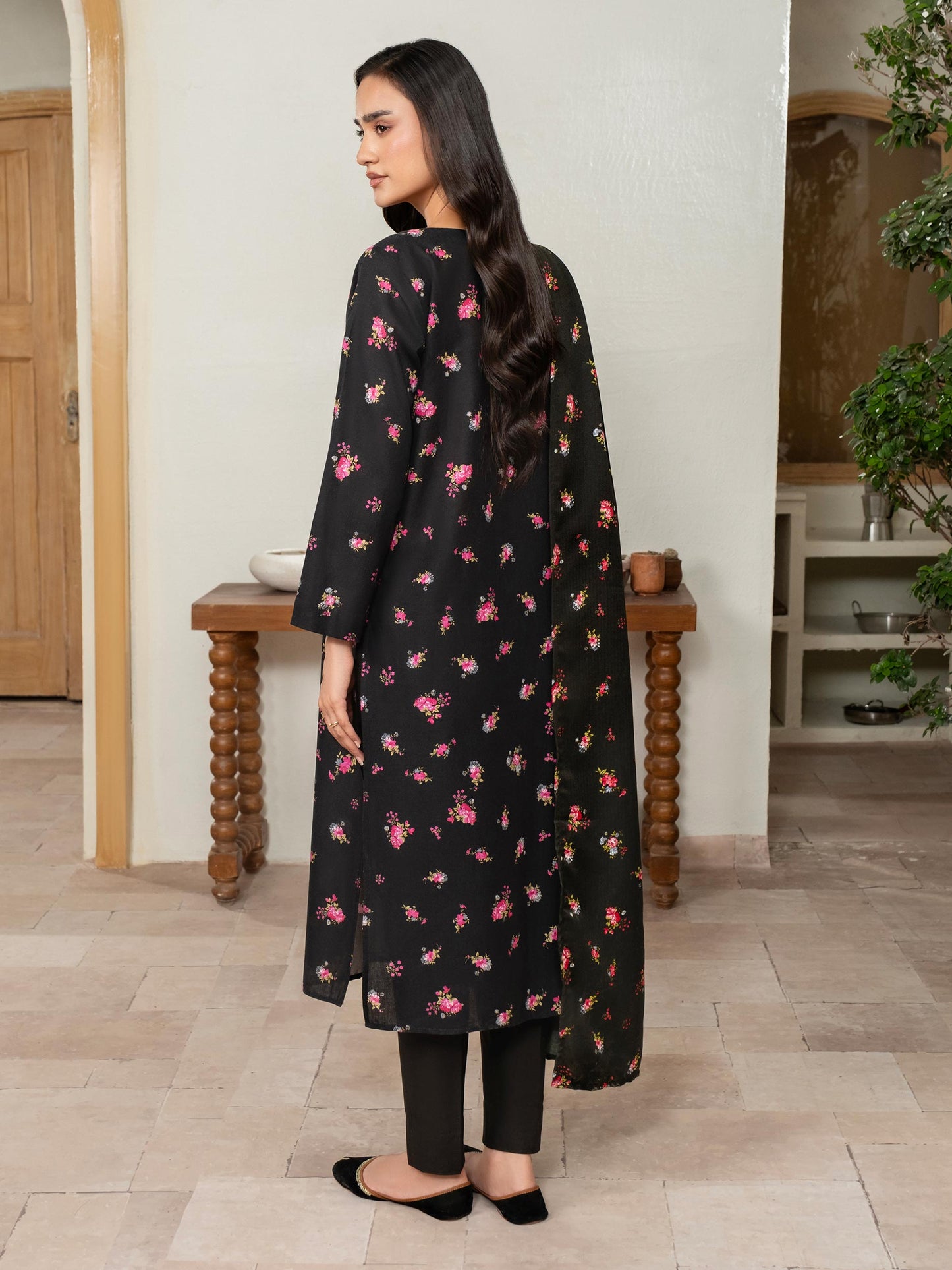 3 Piece Khaddar Suit-Embroidered (Unstitched)