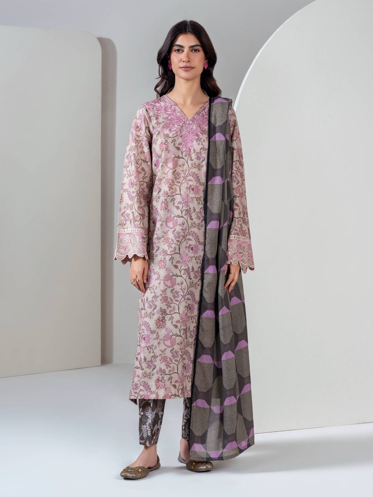 3 Piece Khaddar Suit-Embroidered (Unstitched)