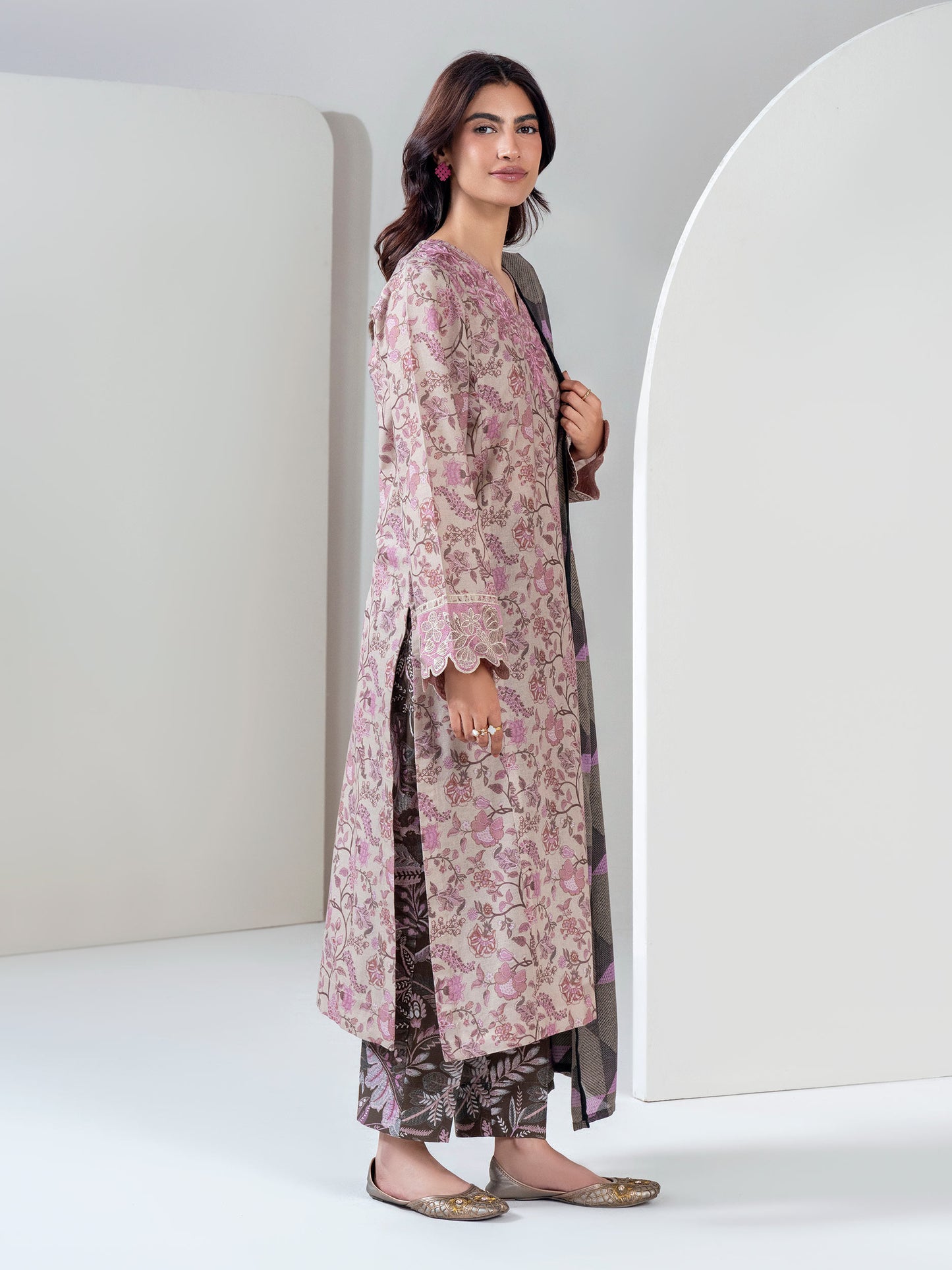 3 Piece Khaddar Suit-Embroidered (Unstitched)