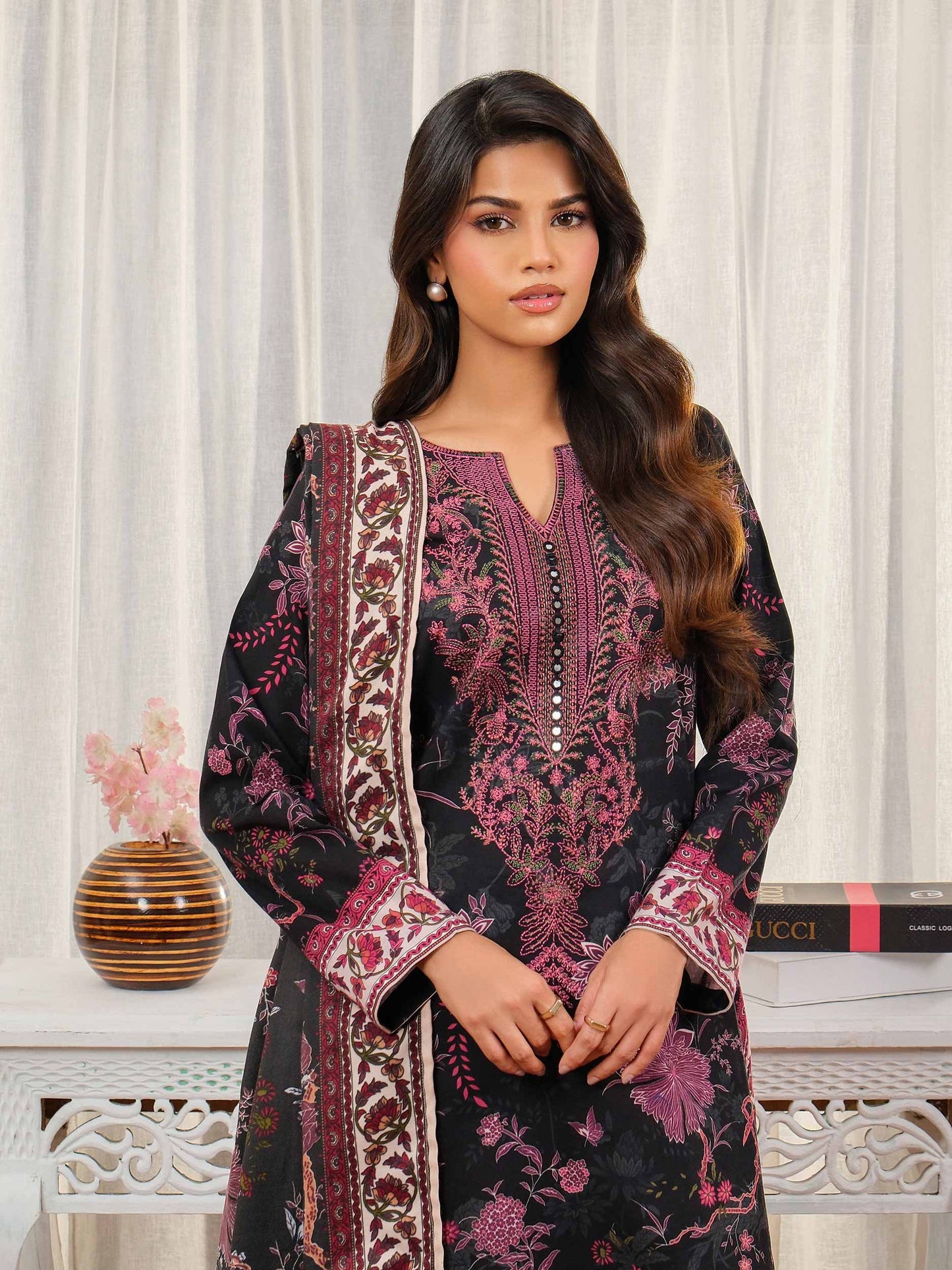 3 Piece Khaddar Suit-Embroidered (Unstitched)