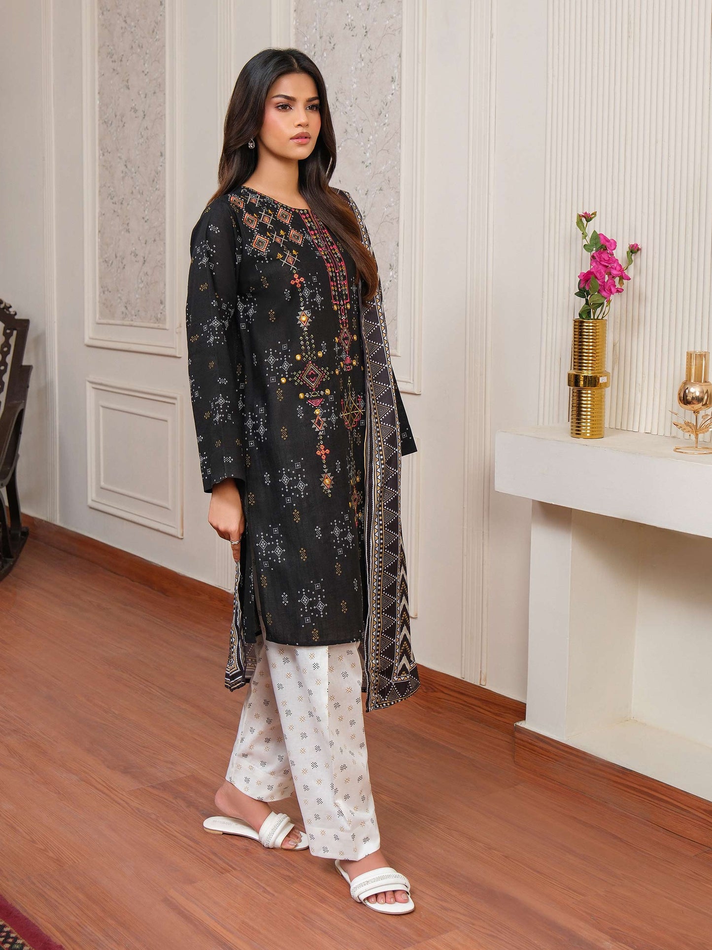 3 Piece Khaddar Suit-Embroidered (Unstitched)