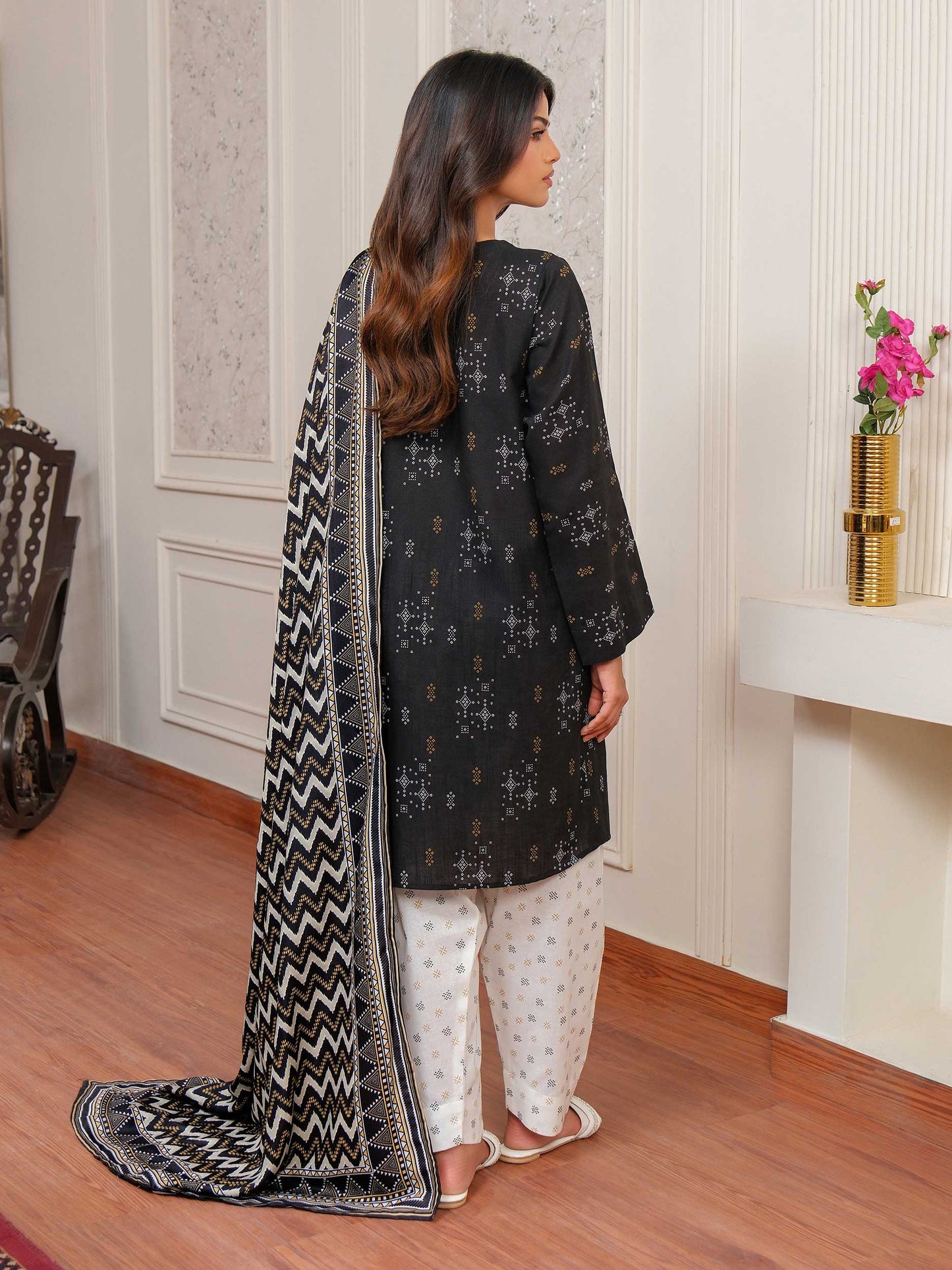 3 Piece Khaddar Suit-Embroidered (Unstitched)