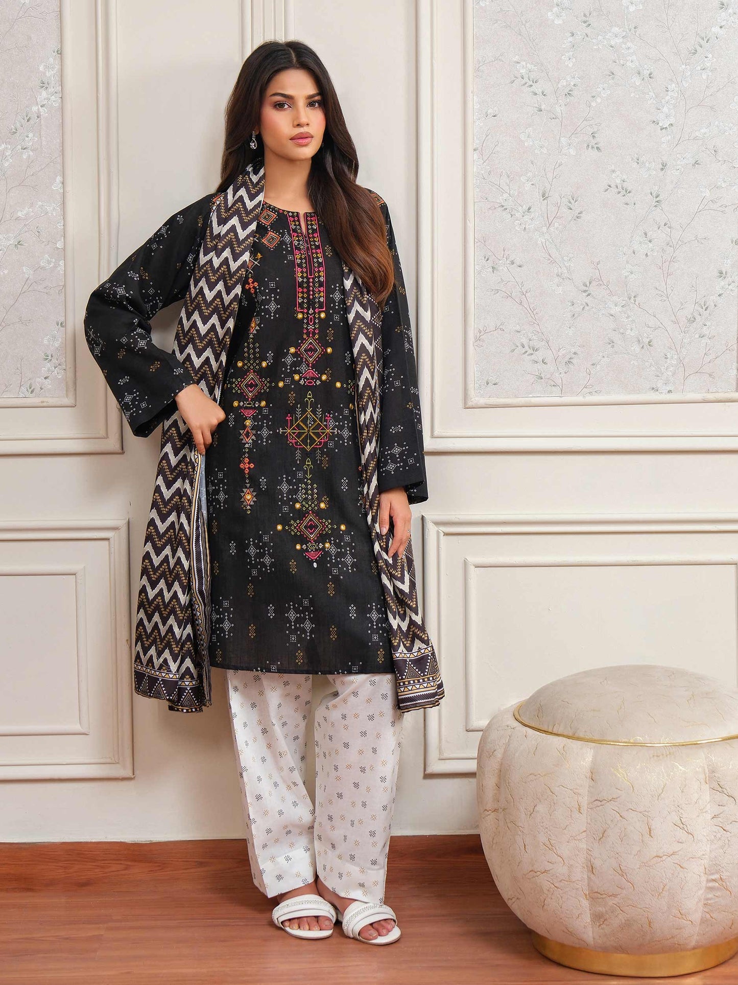 3 Piece Khaddar Suit-Embroidered (Unstitched)