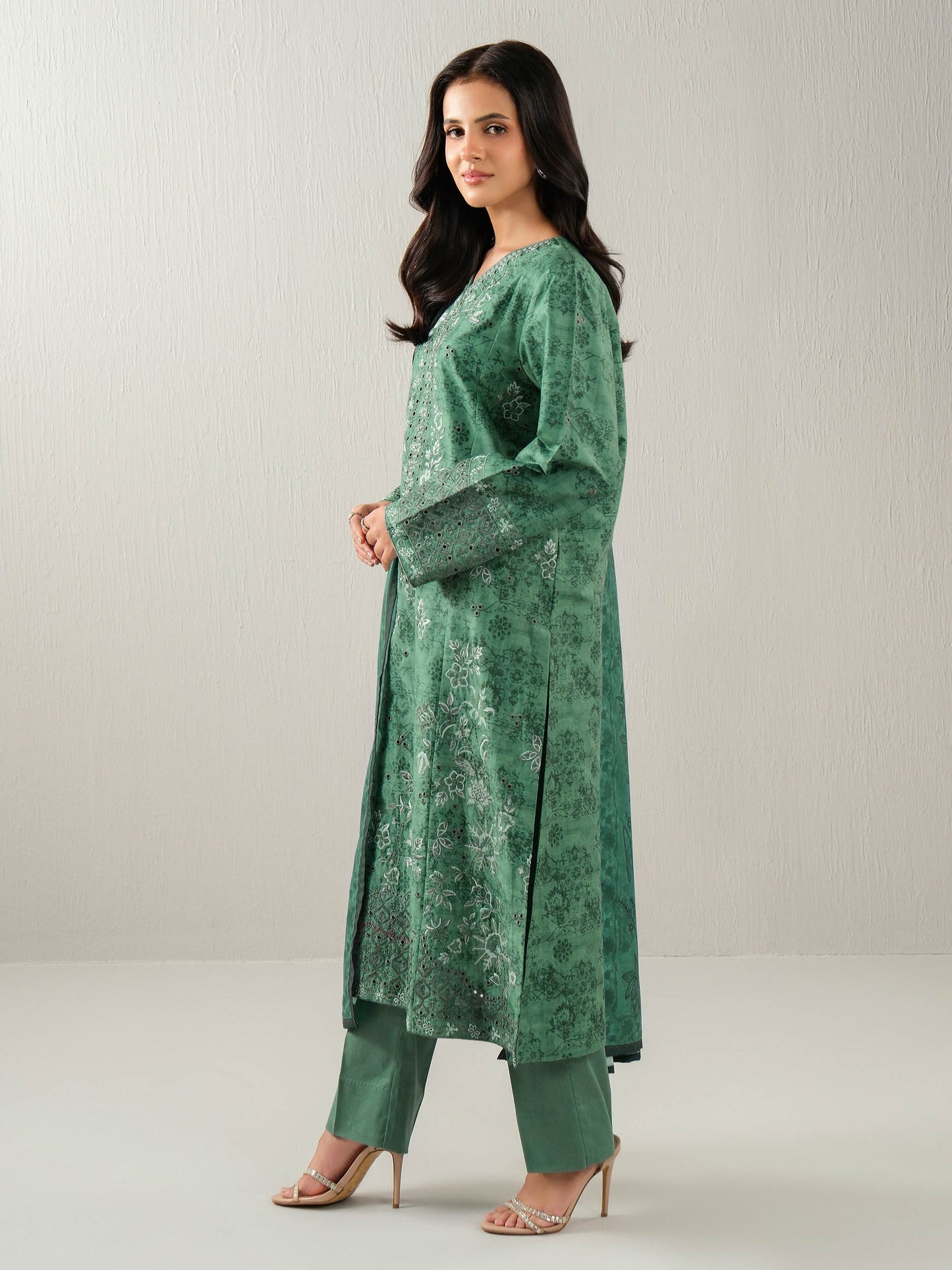 3 Piece Khaddar Suit-Embroidered (Unstitched)