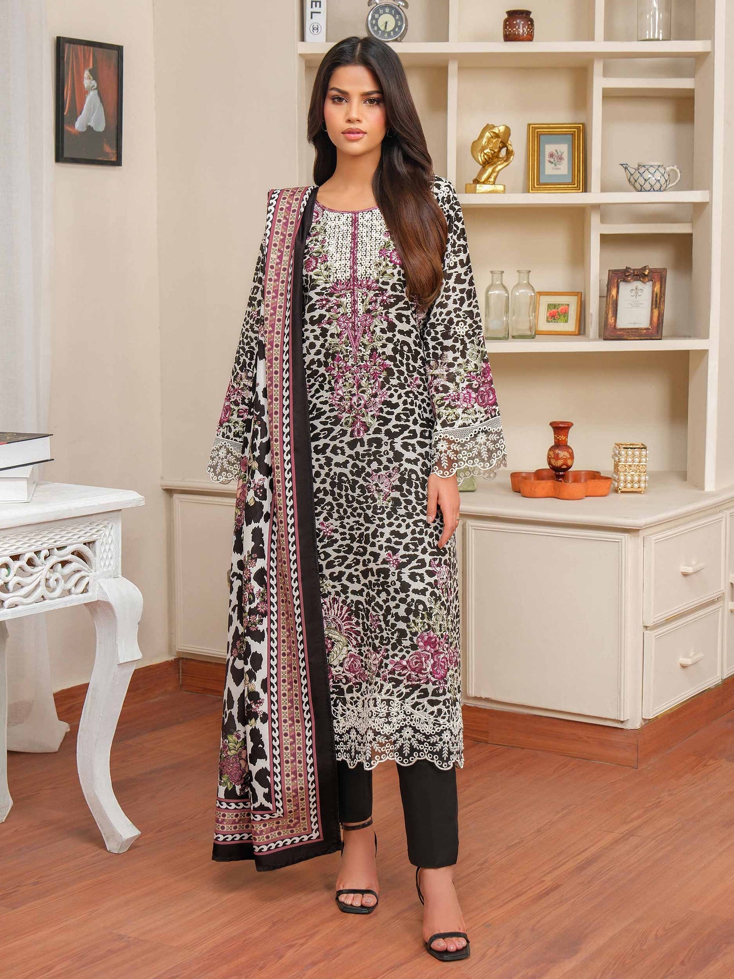 3 Piece Khaddar Suit-Embroidered (Unstitched)
