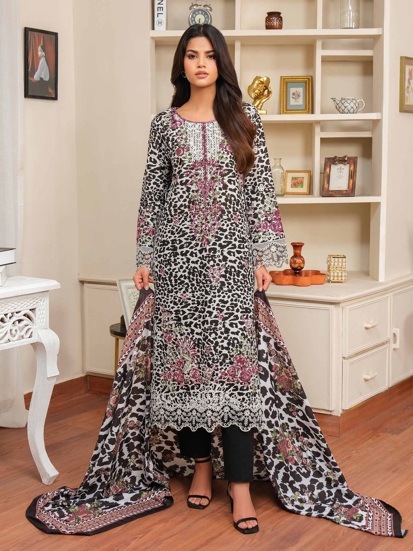 3 Piece Khaddar Suit-Embroidered (Unstitched)
