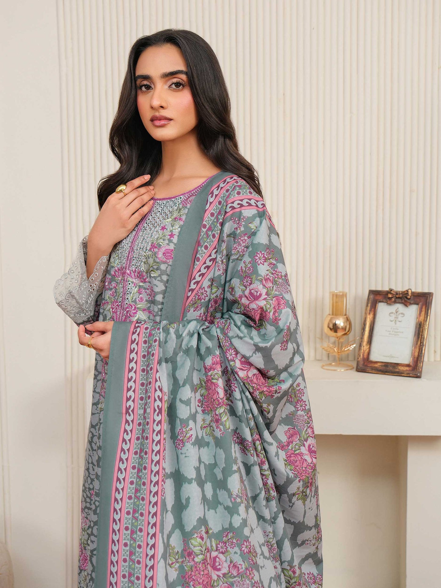 3 Piece Khaddar Suit-Embroidered (Unstitched)