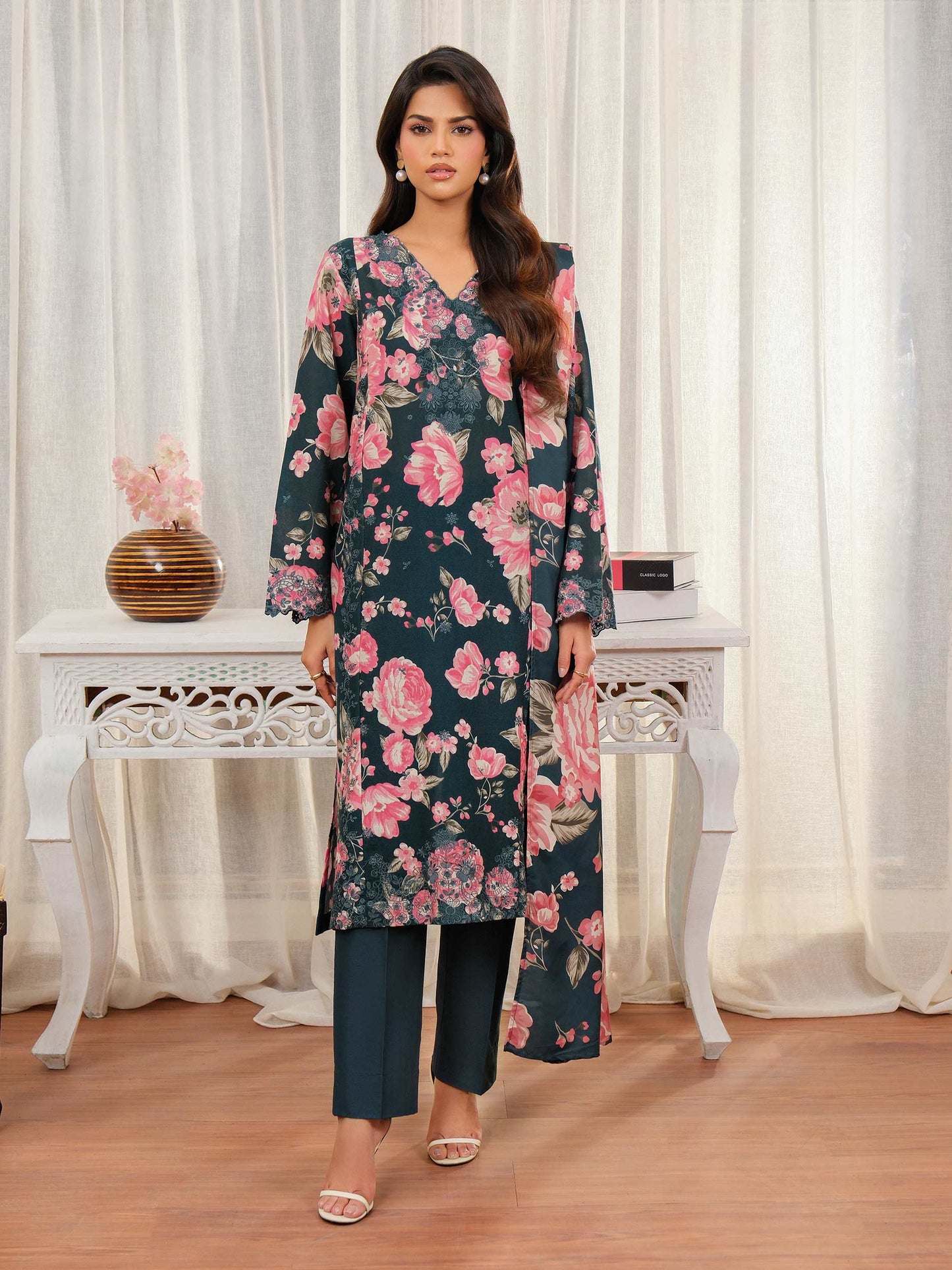 3 Piece Khaddar Suit-Embroidered (Unstitched)