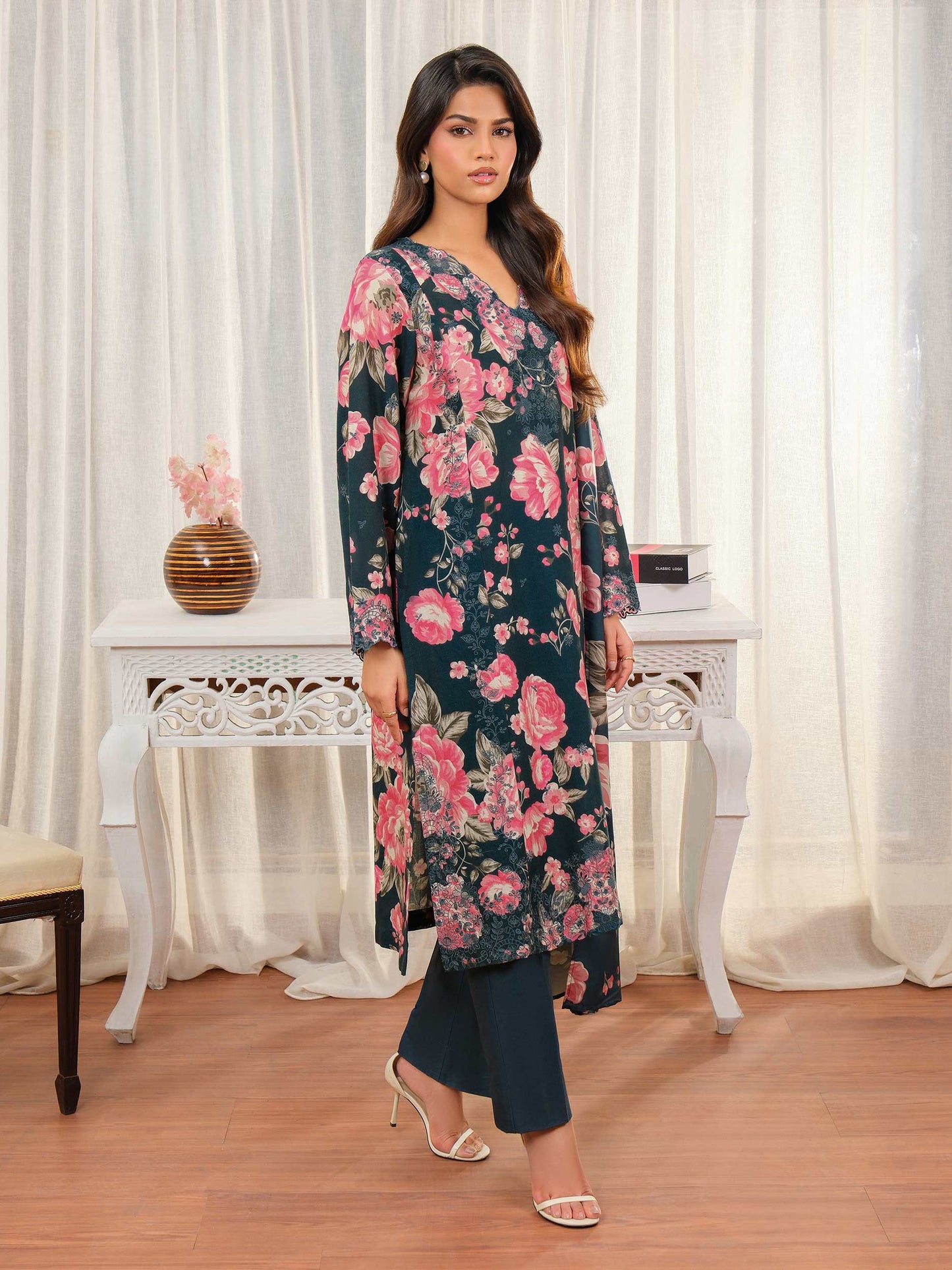3 Piece Khaddar Suit-Embroidered (Unstitched)