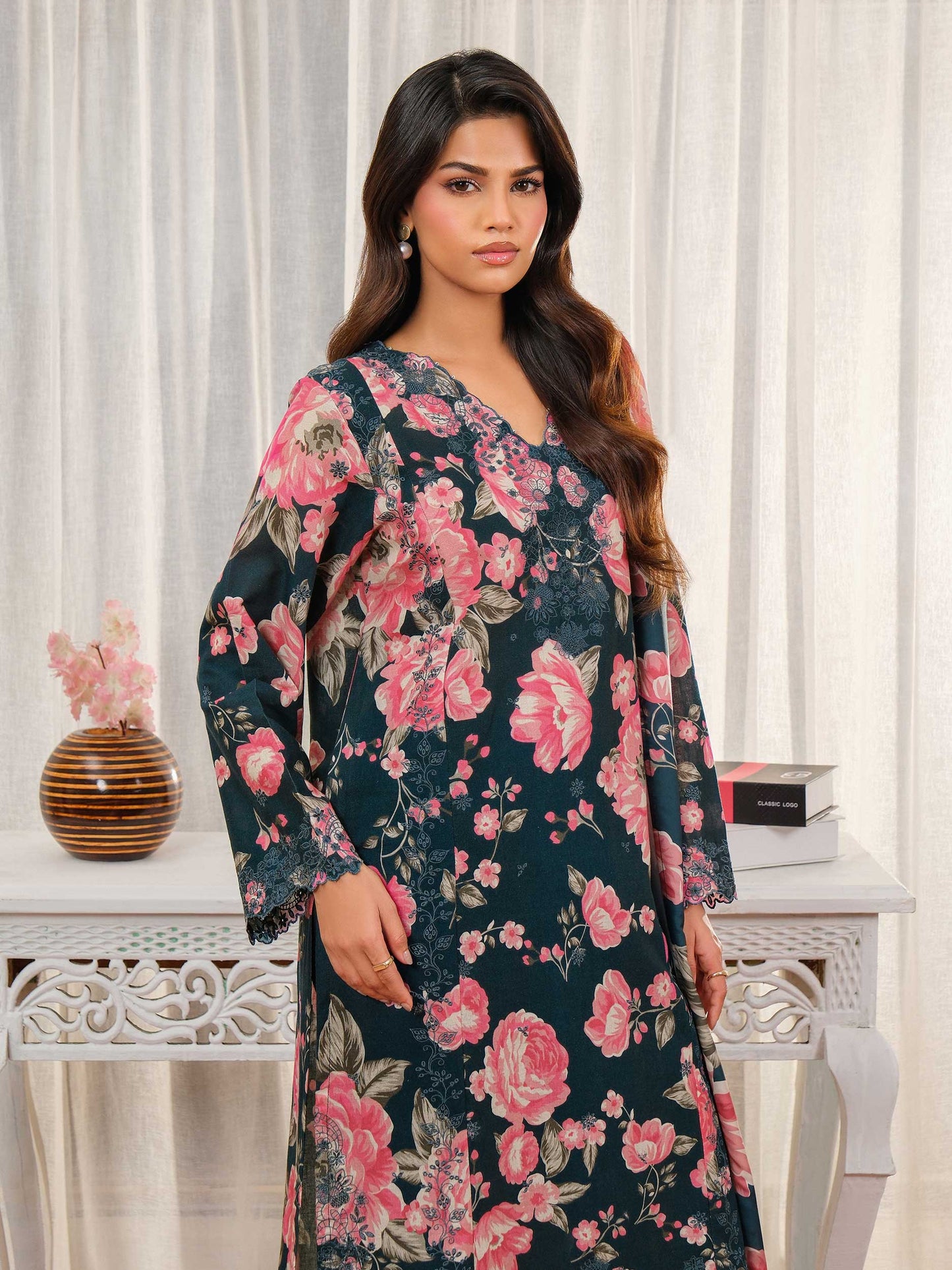 3 Piece Khaddar Suit-Embroidered (Unstitched)