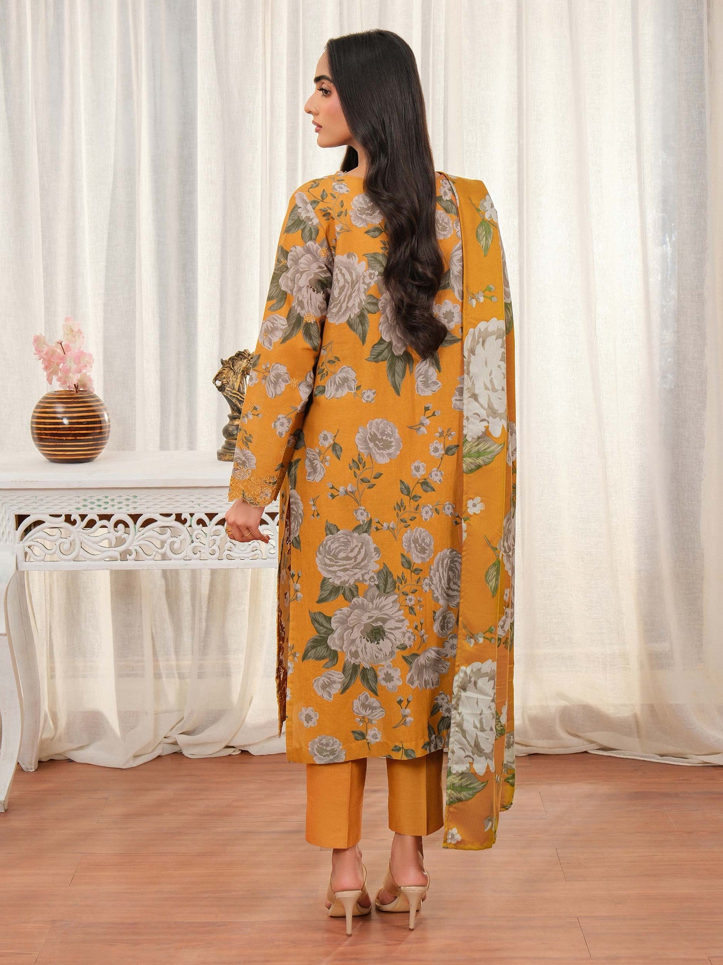 3 Piece Khaddar Suit-Embroidered (Unstitched)
