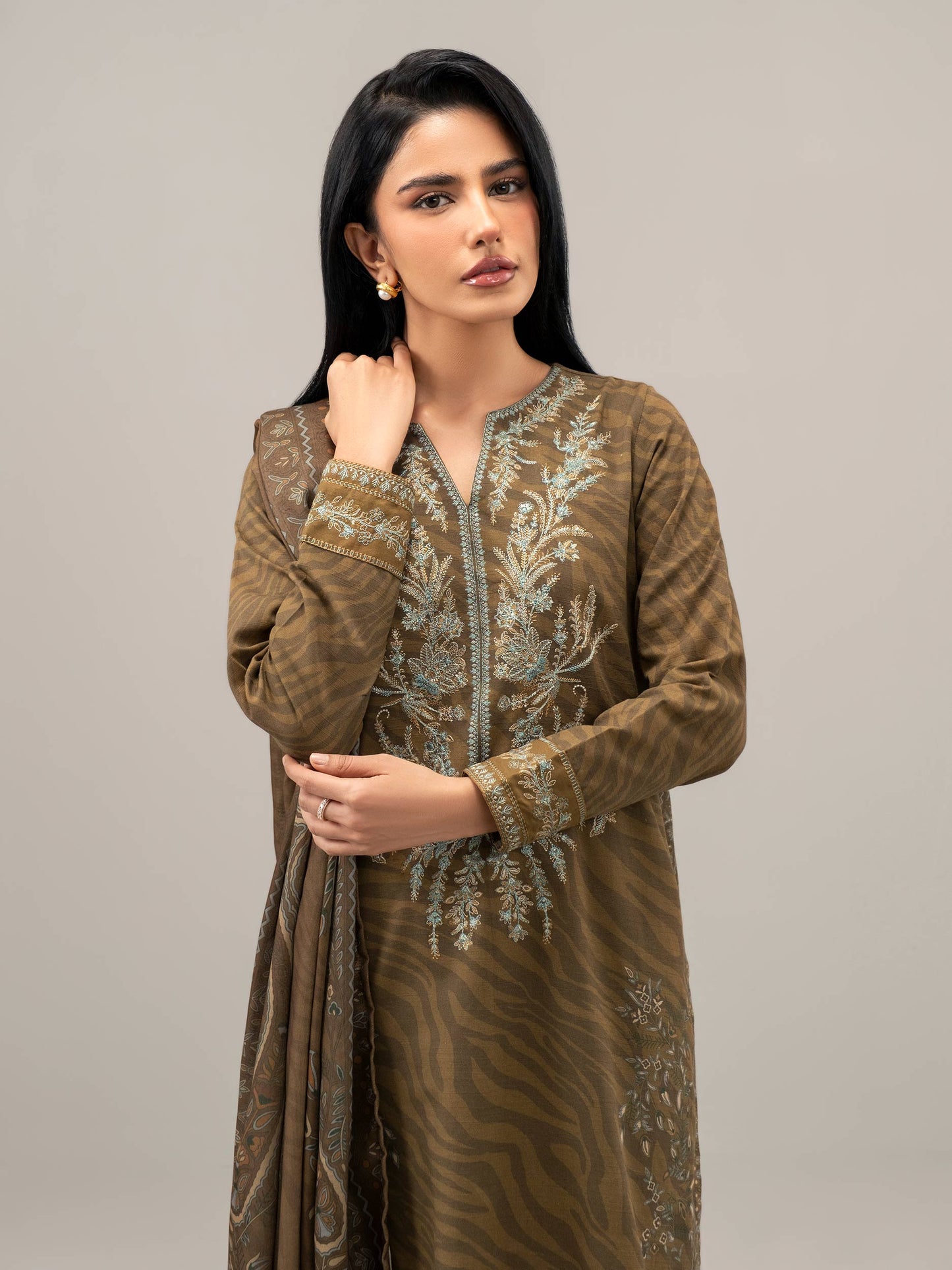 3 Piece Slub Khaddar Suit-Embroidered (Unstitched)