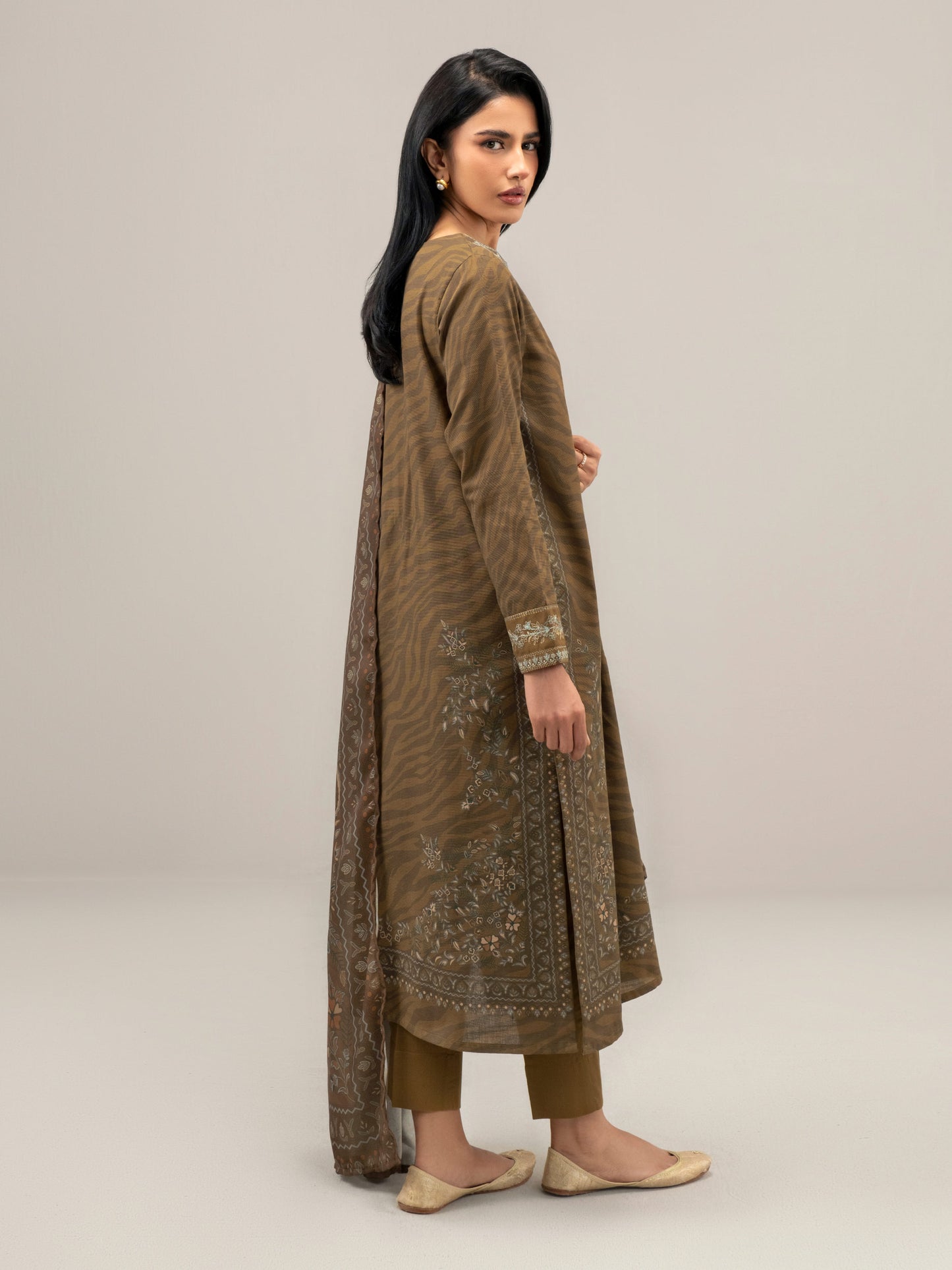 3 Piece Slub Khaddar Suit-Embroidered (Unstitched)