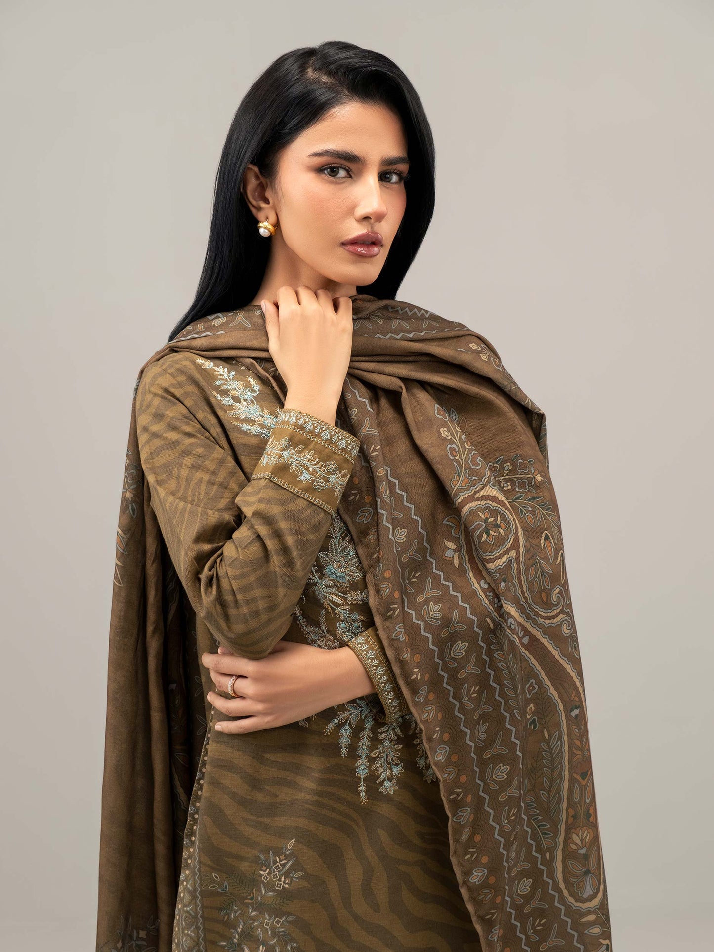 3 Piece Slub Khaddar Suit-Embroidered (Unstitched)