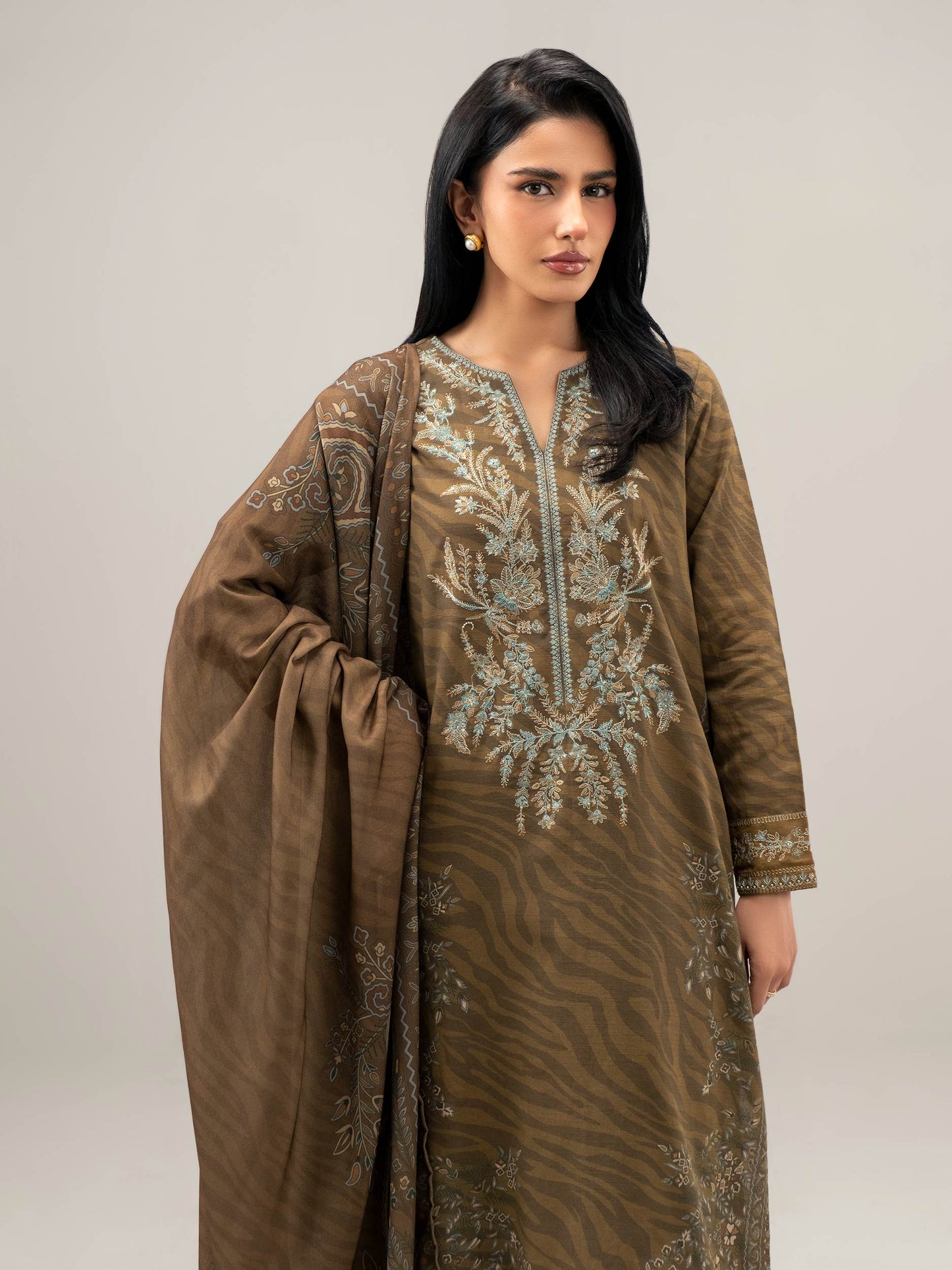 3 Piece Slub Khaddar Suit-Embroidered (Unstitched)