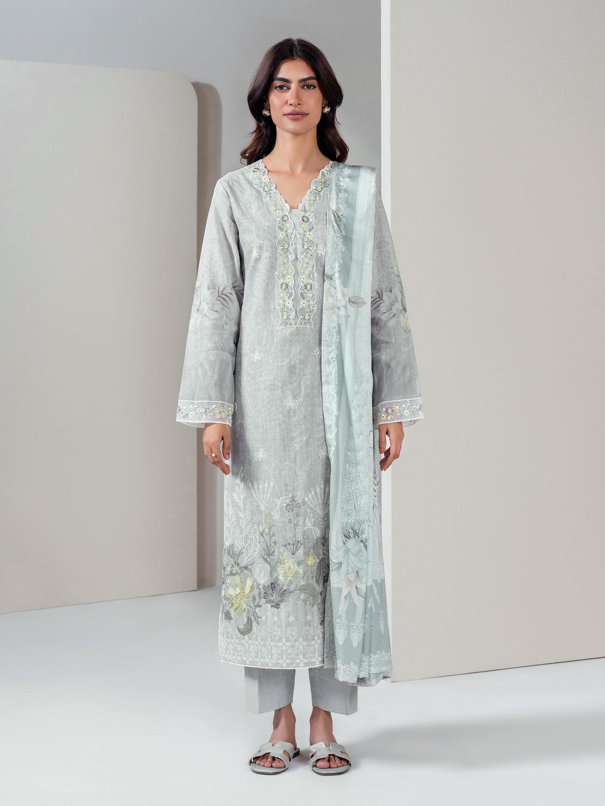 3 Piece Slub Khaddar Suit-Embroidered (Unstitched)