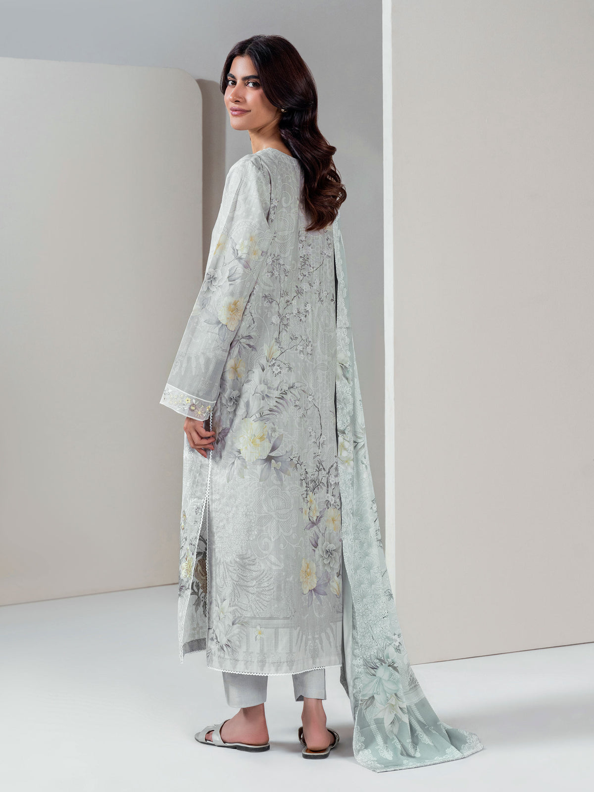 3 Piece Slub Khaddar Suit-Embroidered (Unstitched)