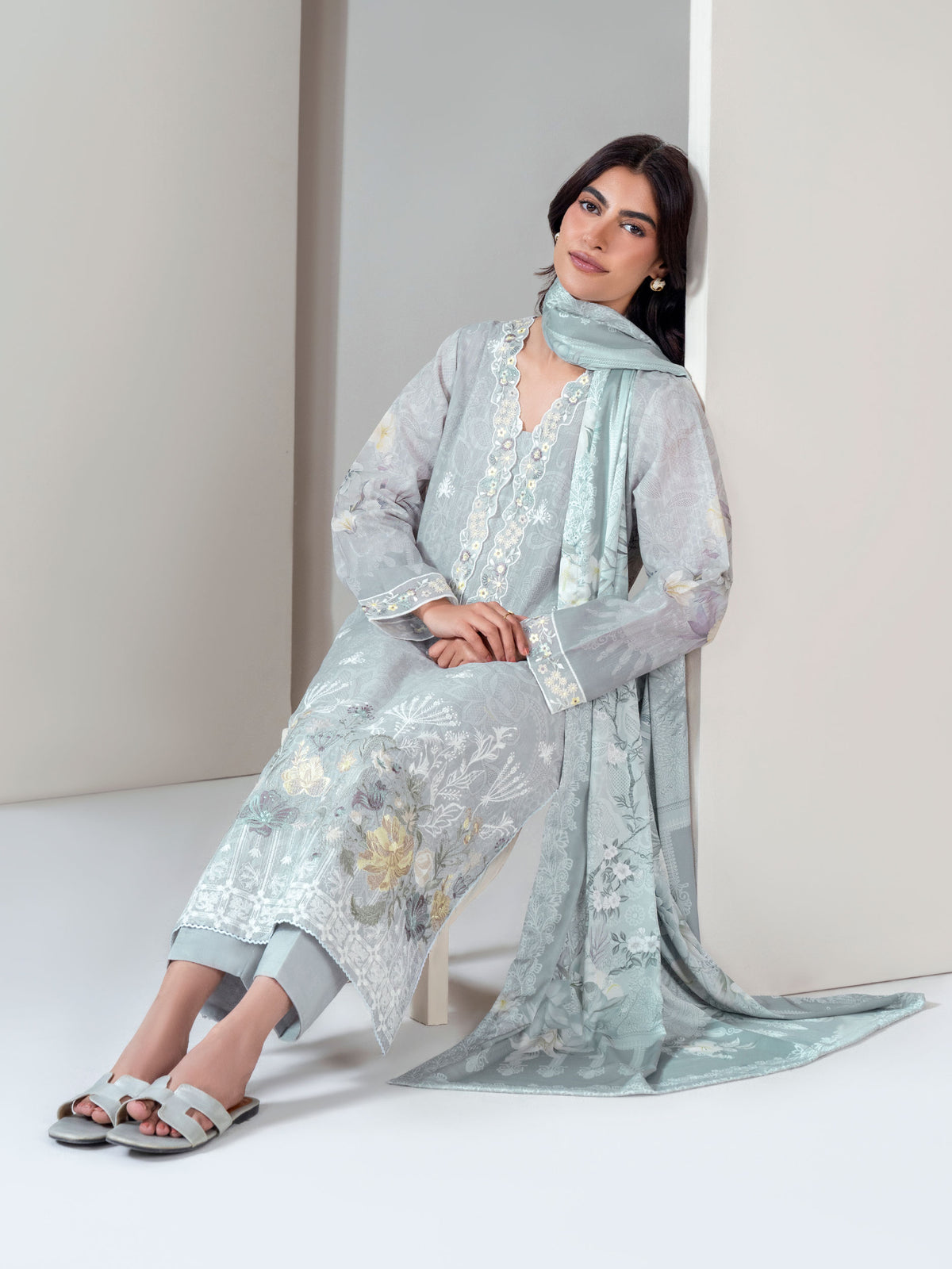 3 Piece Slub Khaddar Suit-Embroidered (Unstitched)
