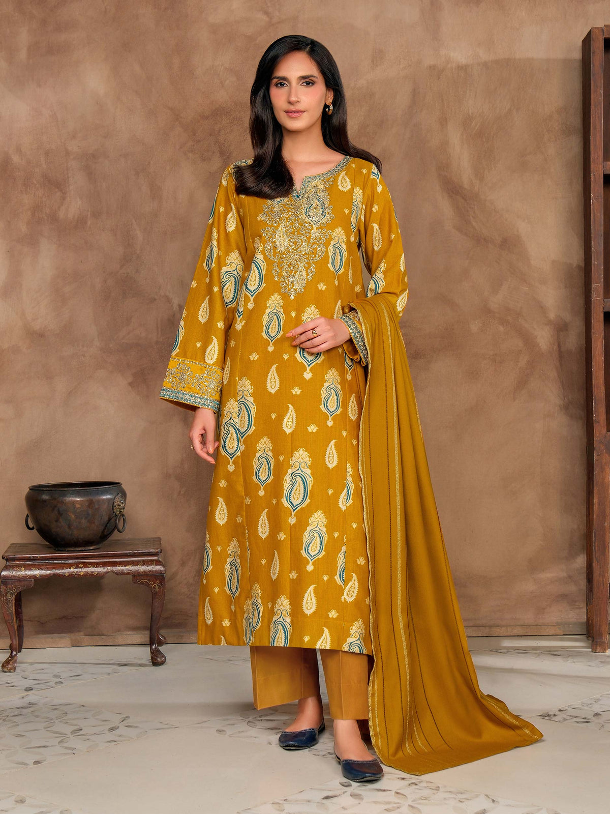 3 Piece Khaddar Paste Suit- Embroidered (Unstitched)