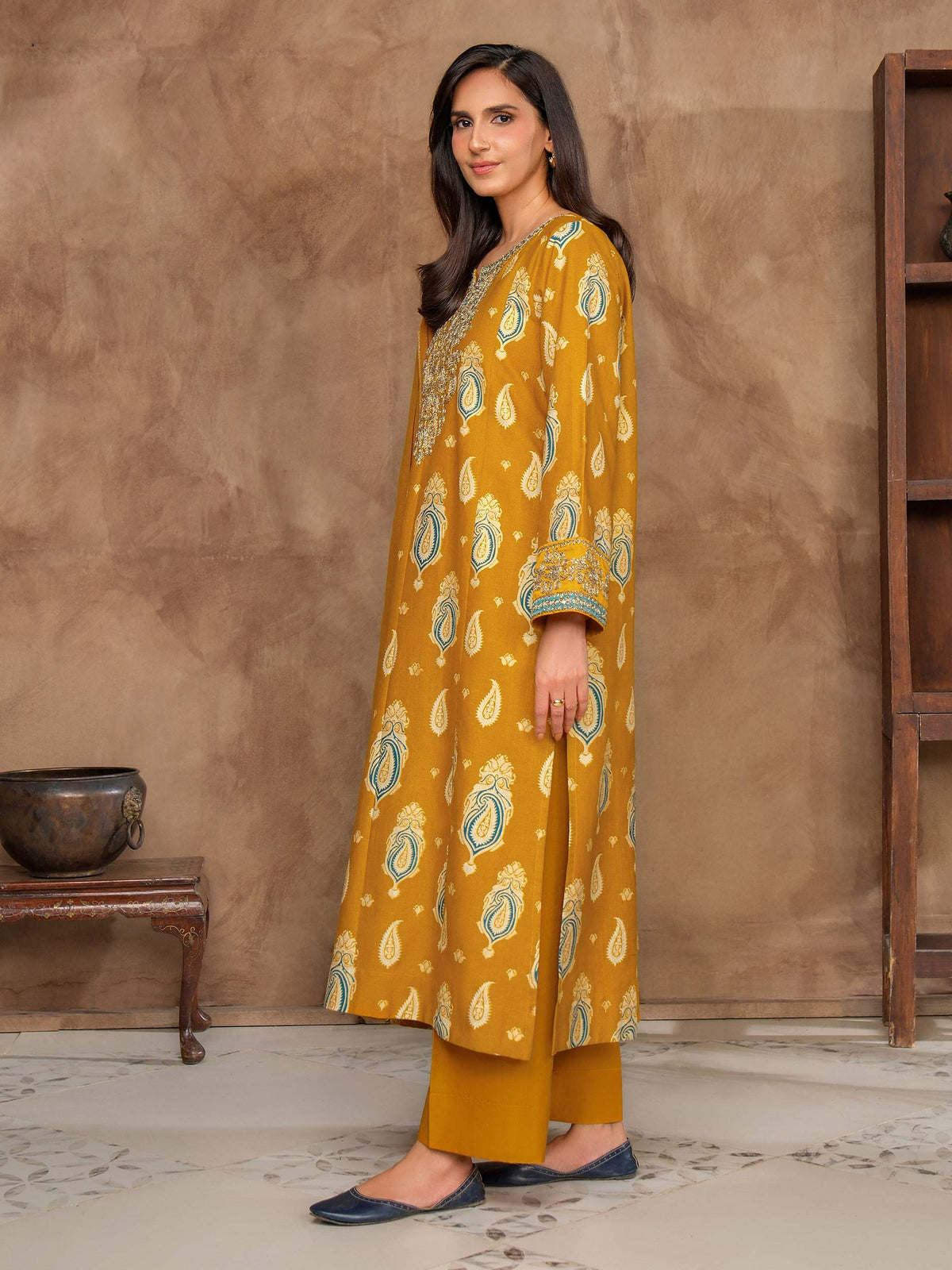3 Piece Khaddar Paste Suit- Embroidered (Unstitched)