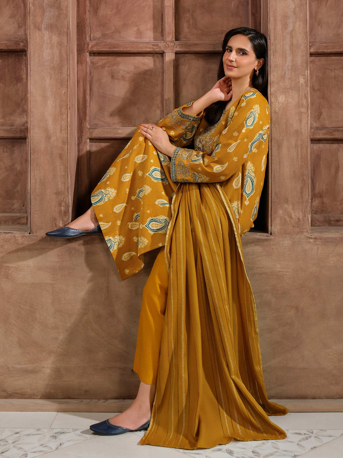 3 Piece Khaddar Paste Suit- Embroidered (Unstitched)