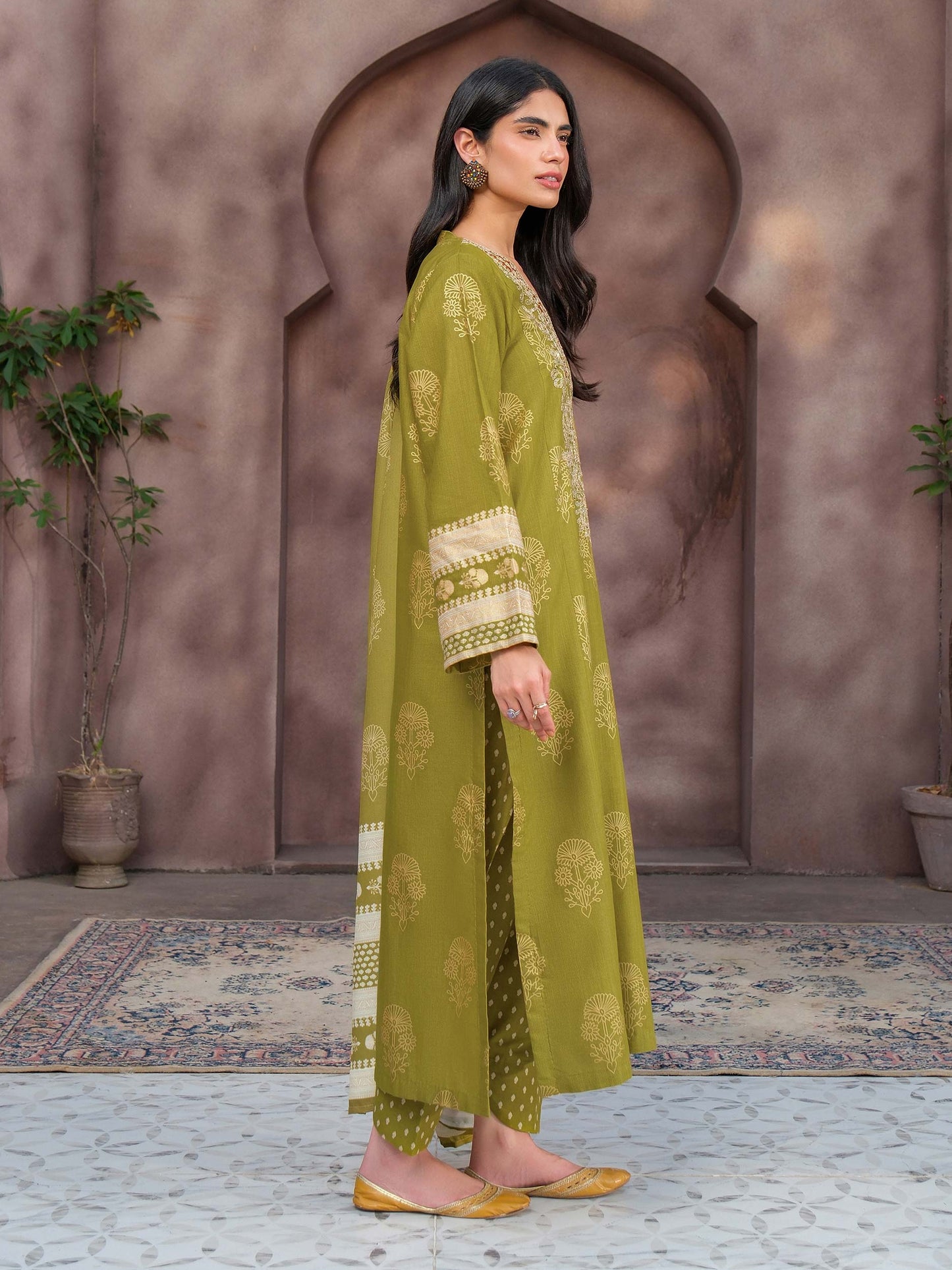 3 Piece Khaddar Suit-Embroidered (Unstitched)